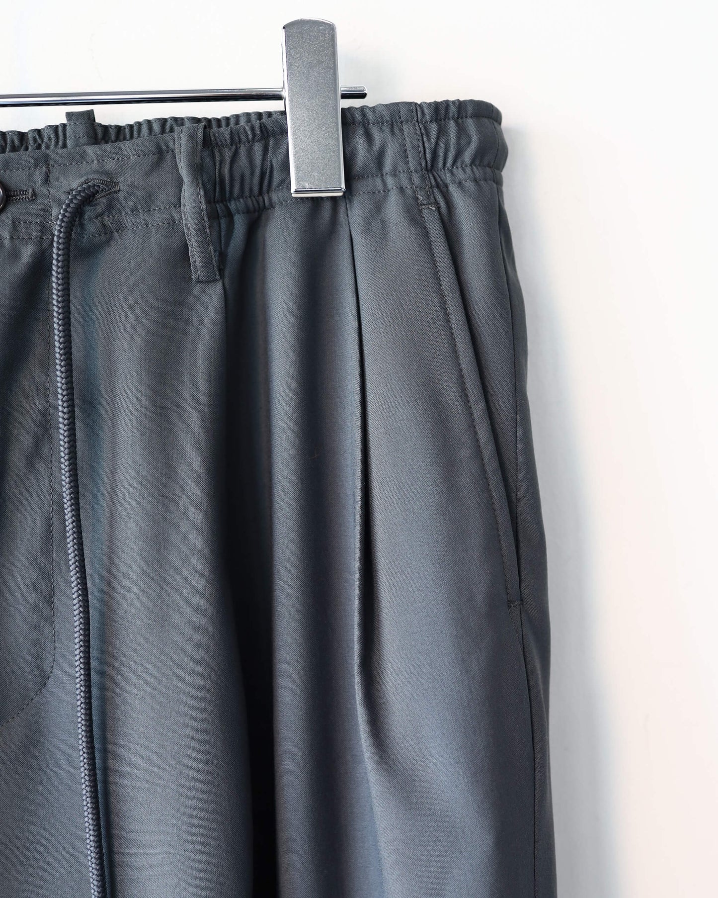 DOUBLE PLEATED EASY TROUSERS ORGANIC WOOL 2/80 TROPICAL "CHARCOAL"