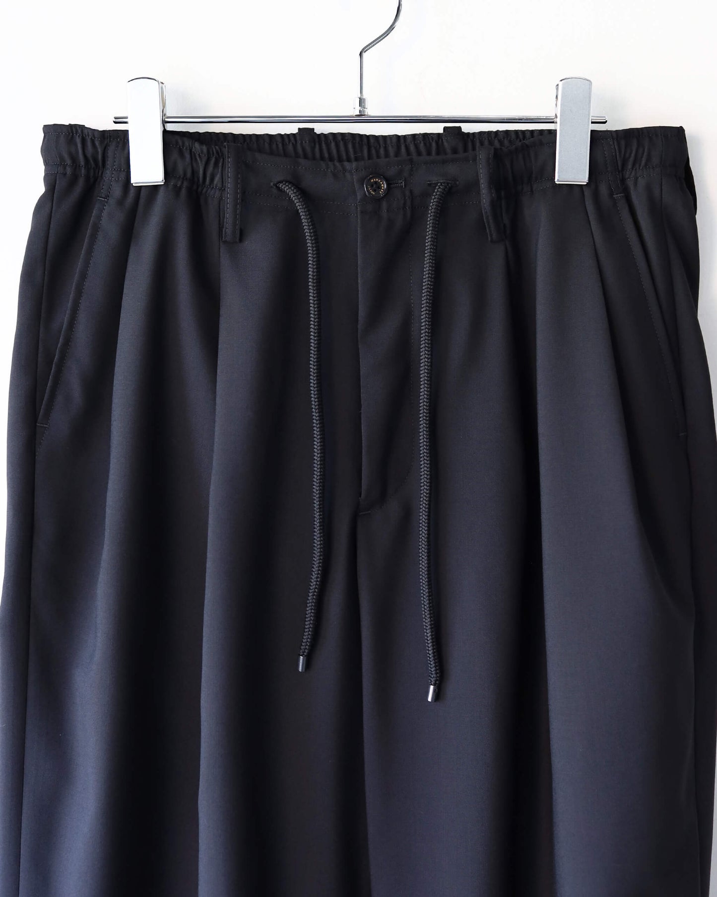 DOUBLE PLEATED EASY TROUSERS ORGANIC WOOL 2/80 TROPICAL "BLACK"