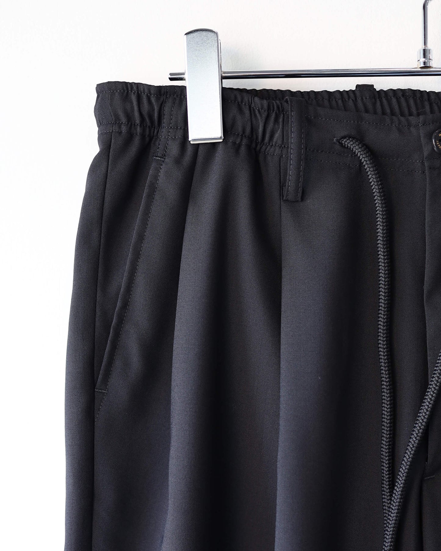 DOUBLE PLEATED EASY TROUSERS ORGANIC WOOL 2/80 TROPICAL "BLACK"