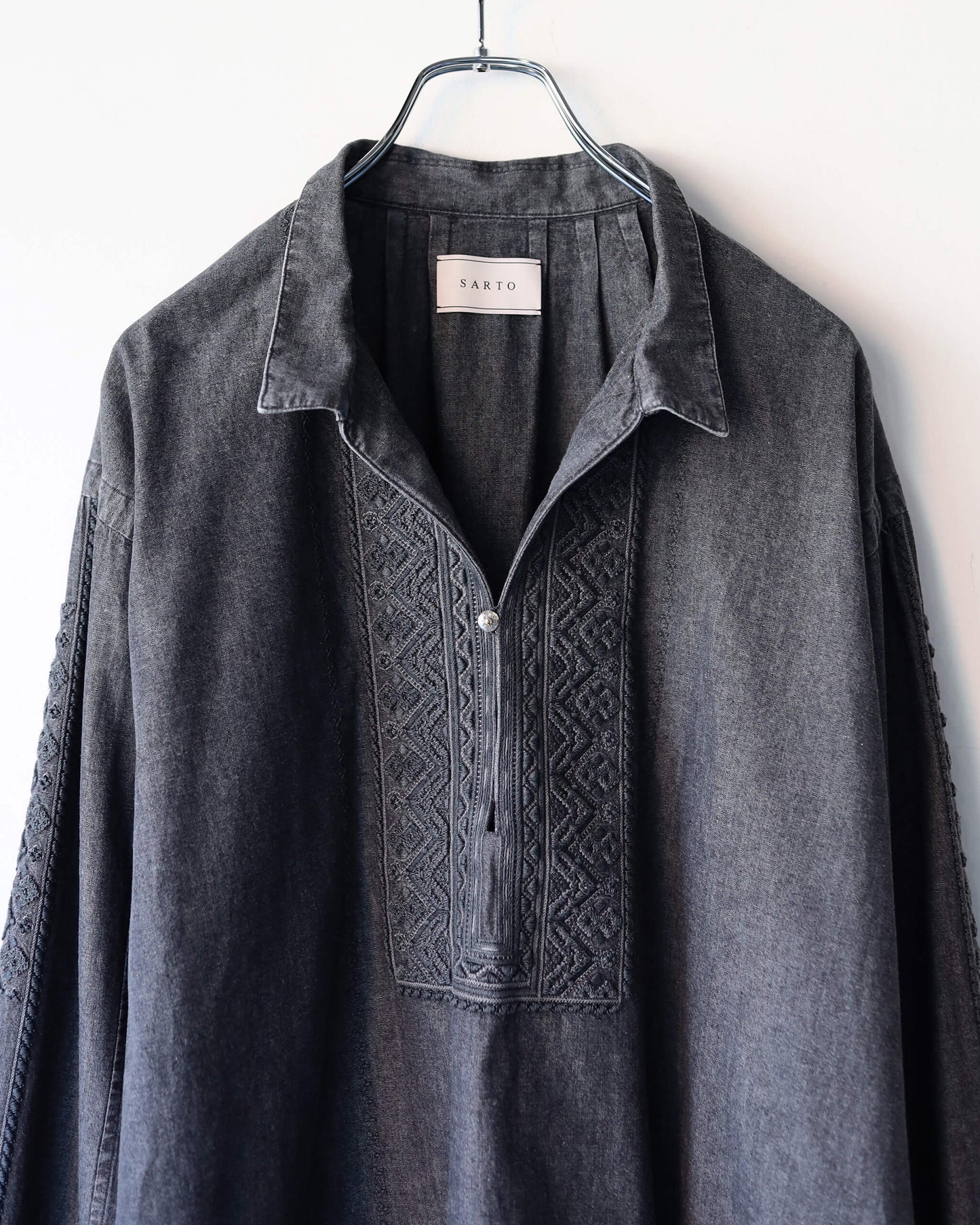 COTTON CHAMBRAY EMBROIDERY SKIPPER SHIRT "WASHED BLACK"
