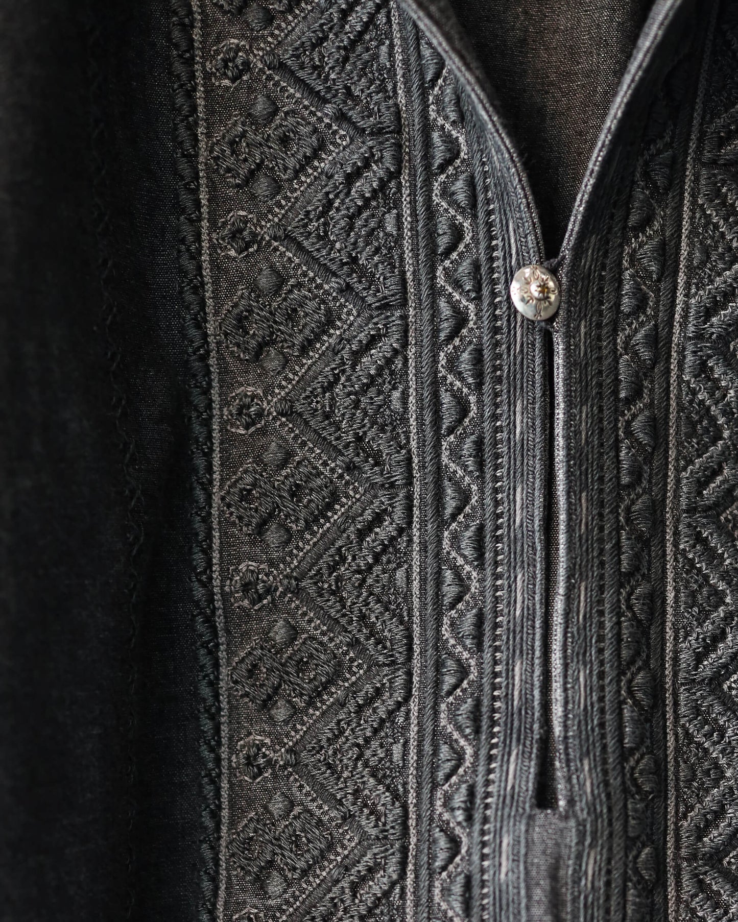 COTTON CHAMBRAY EMBROIDERY SKIPPER SHIRT "WASHED BLACK"