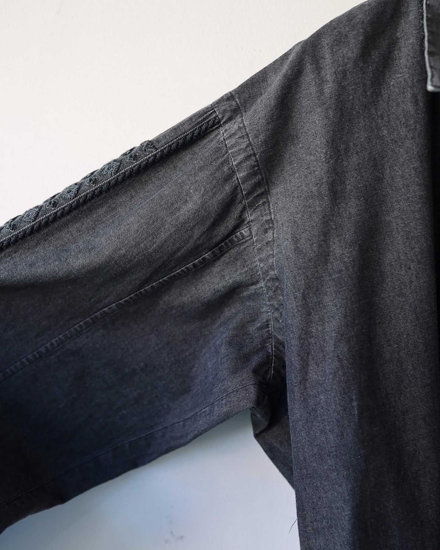 COTTON CHAMBRAY EMBROIDERY SKIPPER SHIRT "WASHED BLACK"