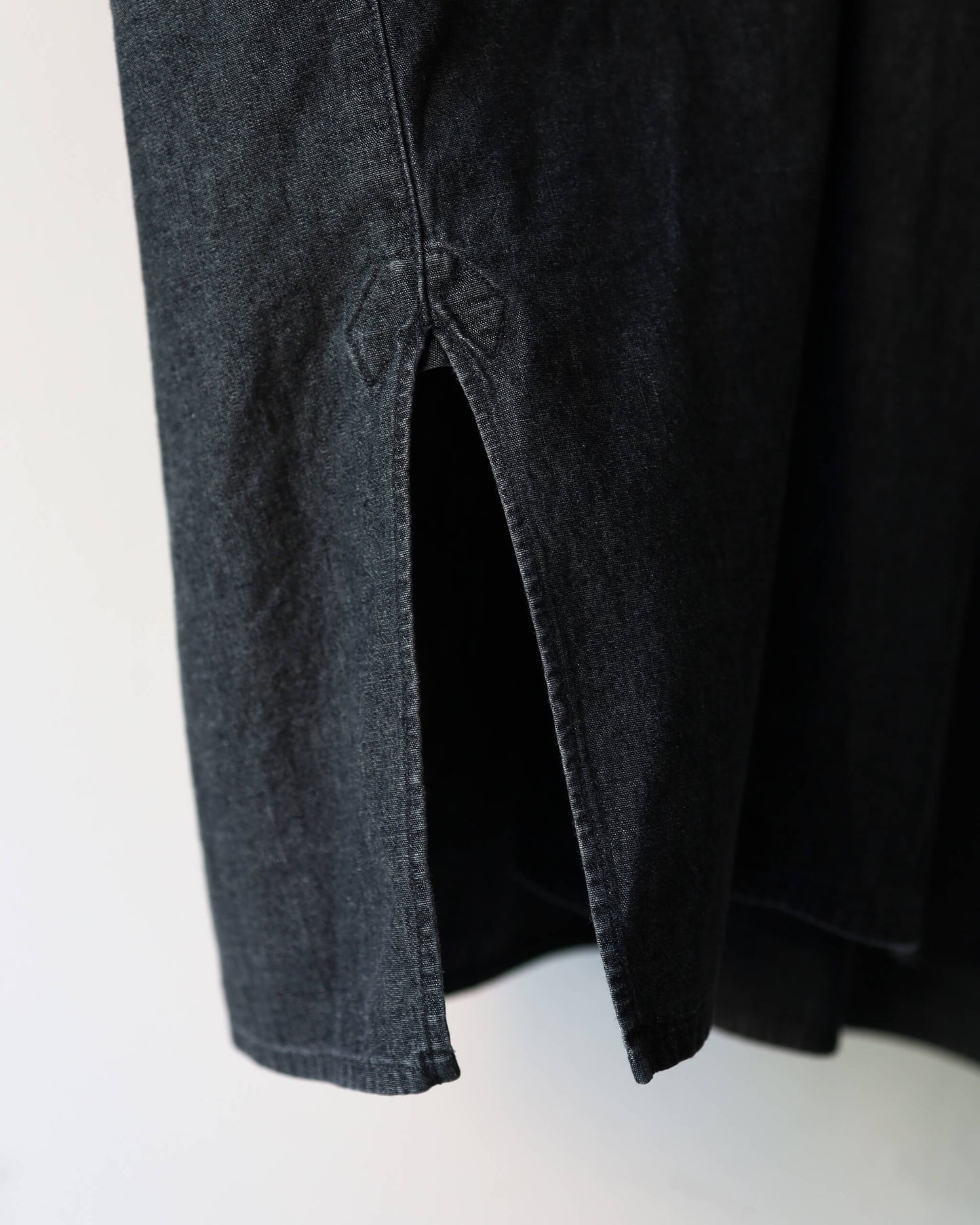 COTTON CHAMBRAY EMBROIDERY SKIPPER SHIRT "WASHED BLACK"