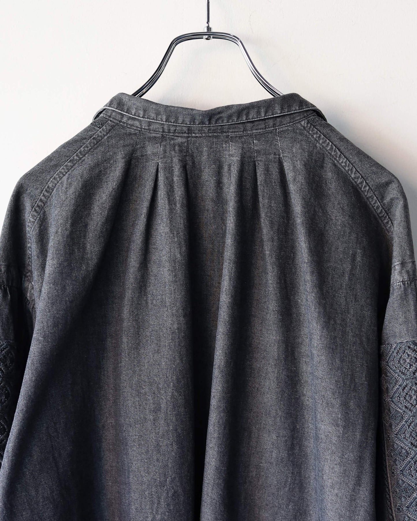 COTTON CHAMBRAY EMBROIDERY SKIPPER SHIRT "WASHED BLACK"