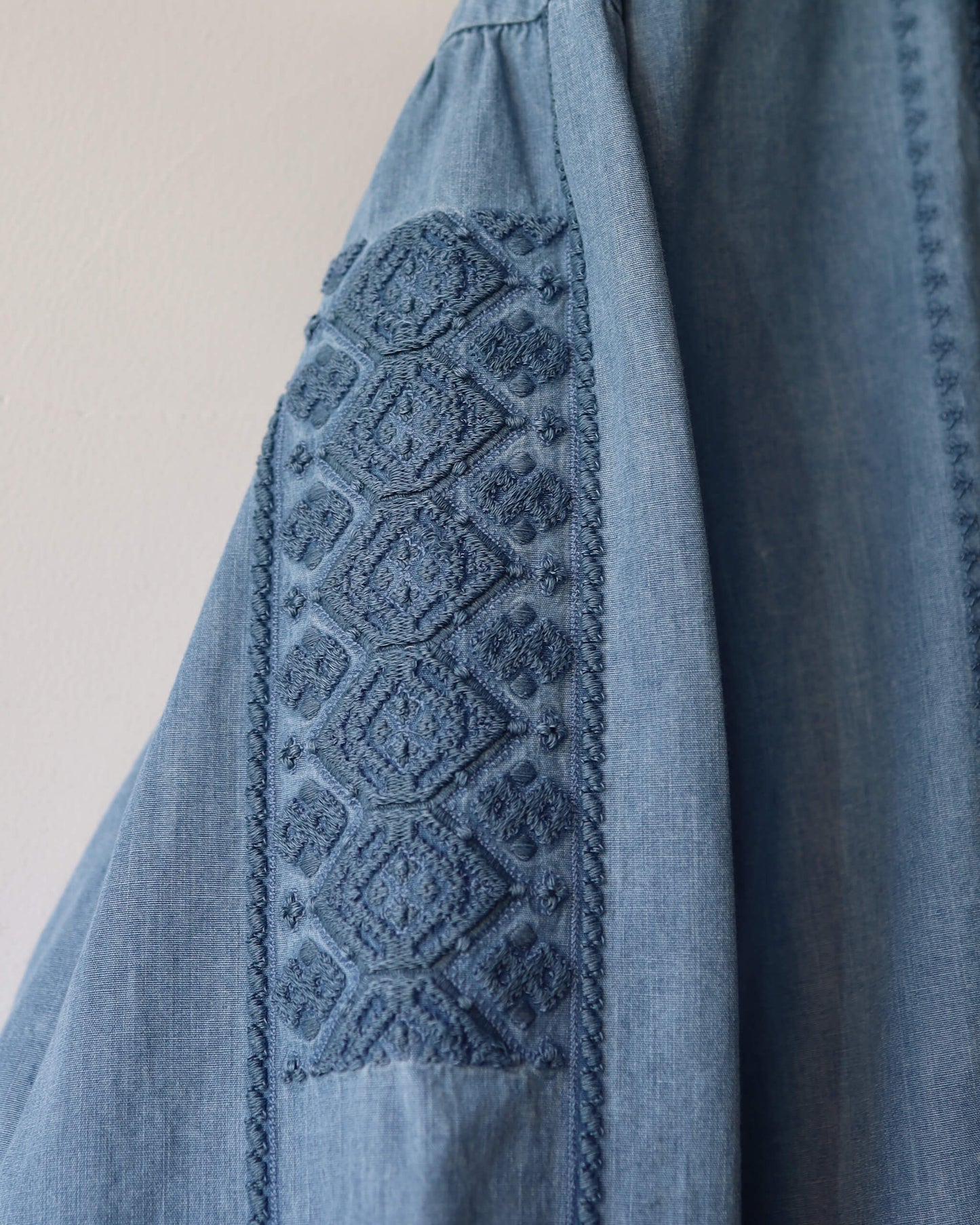 COTTON CHAMBRAY EMBROIDERY SKIPPER SHIRT "WASHED INDIGO"