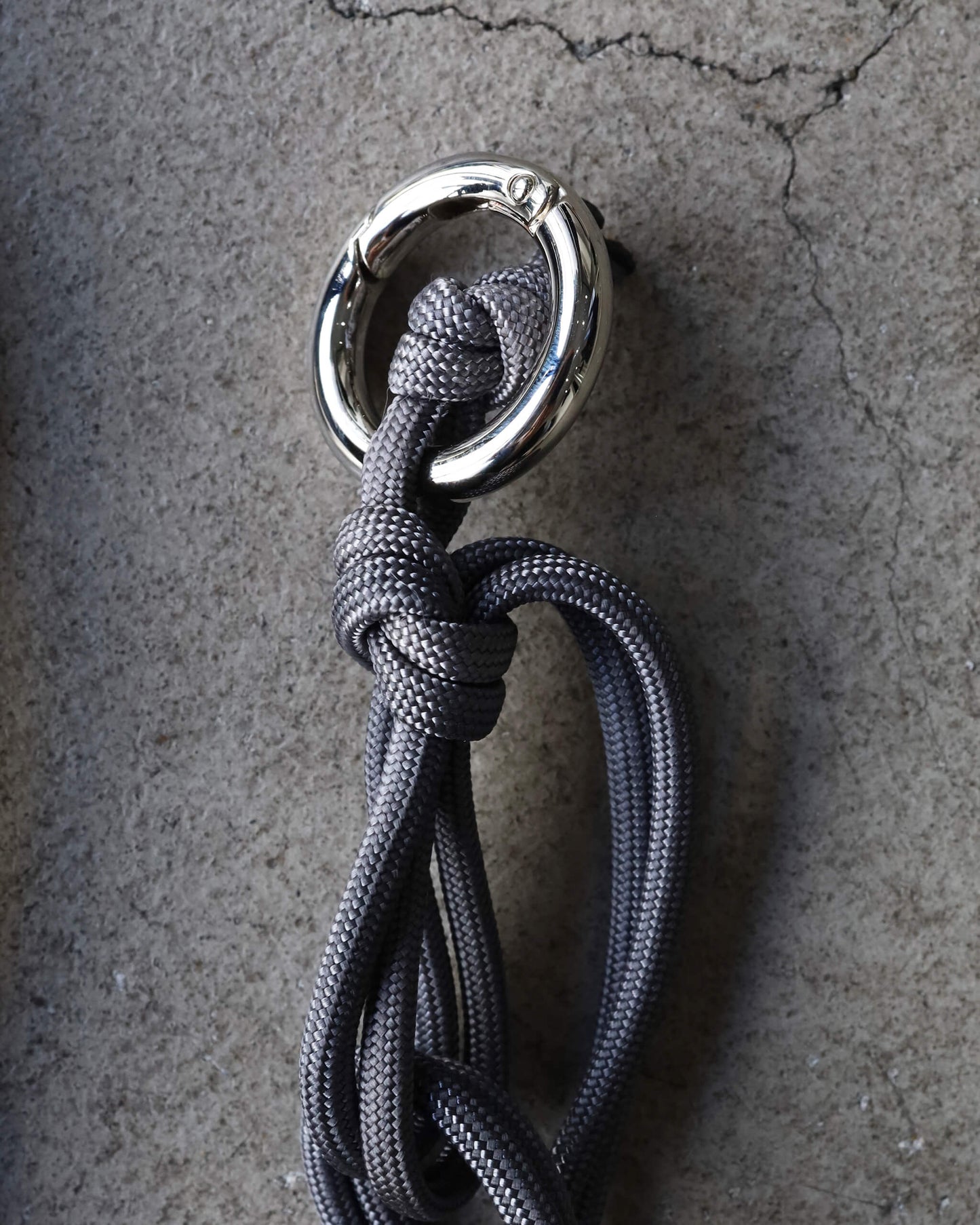 NATURAL DYED NYLON ROPE CARABINER 01 "KURE"