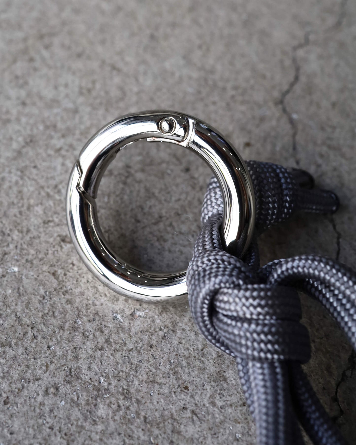 NATURAL DYED NYLON ROPE CARABINER 01 "KURE"