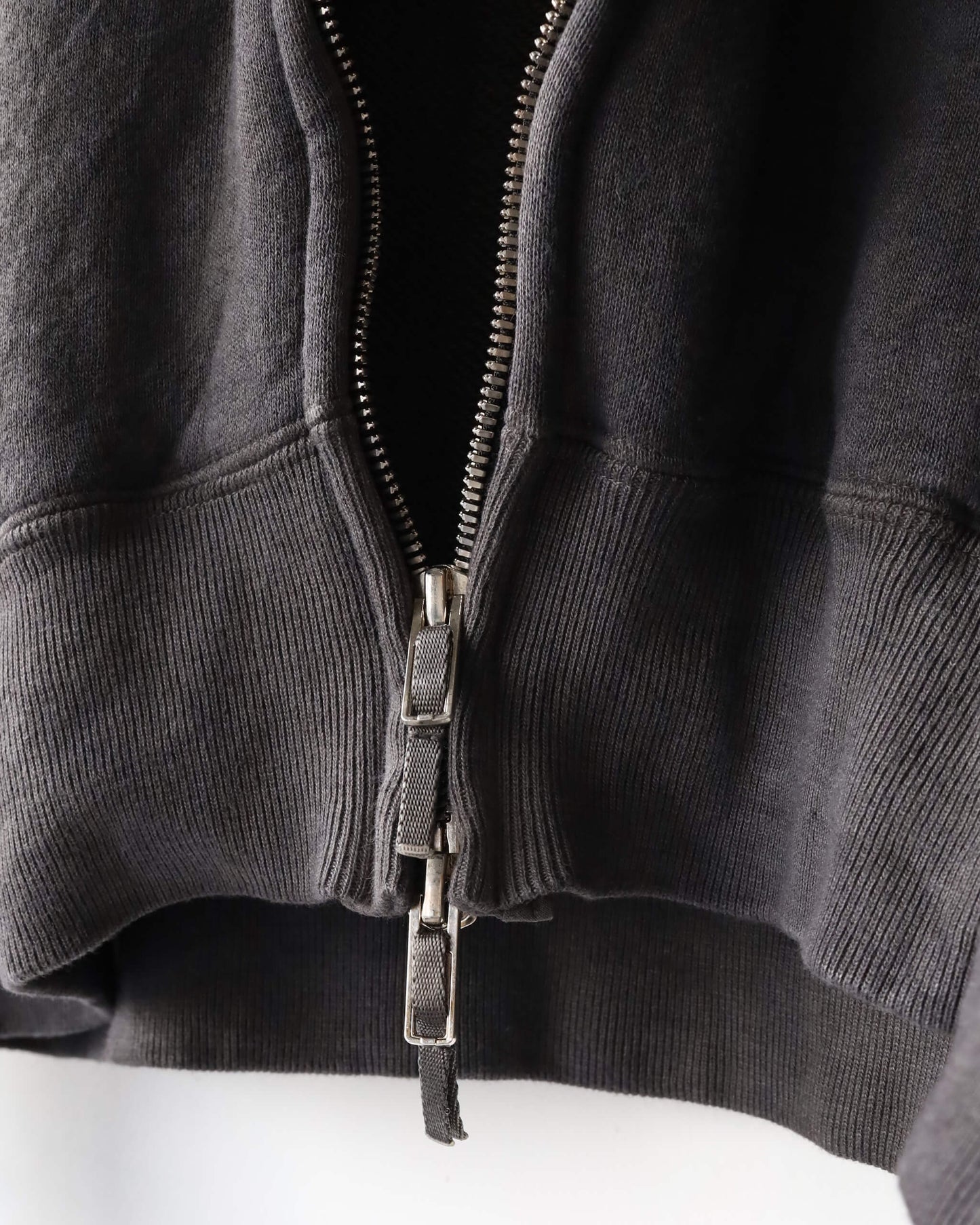 GARMENT DYED SWEAT HOODIE "KURE"