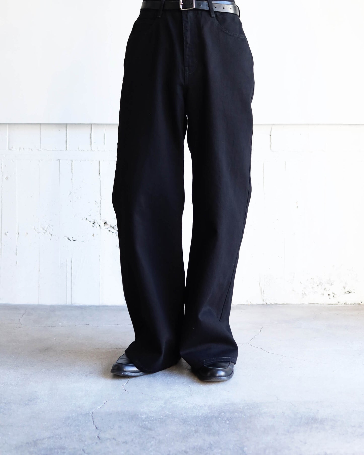 ONE WASH BLACK DENIM  ROBERTS "BLACK"
