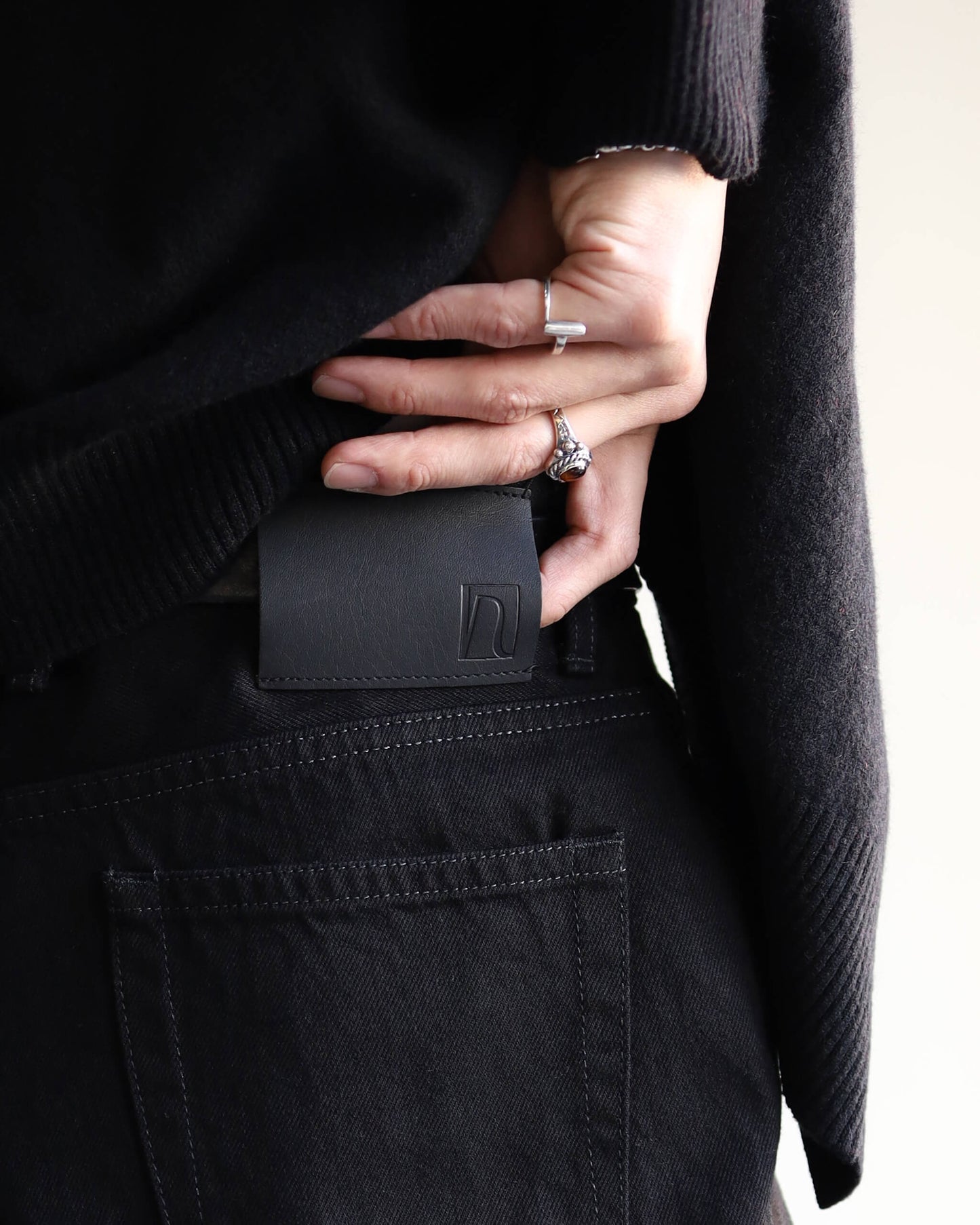 ONE WASH BLACK DENIM  ROBERTS "BLACK"