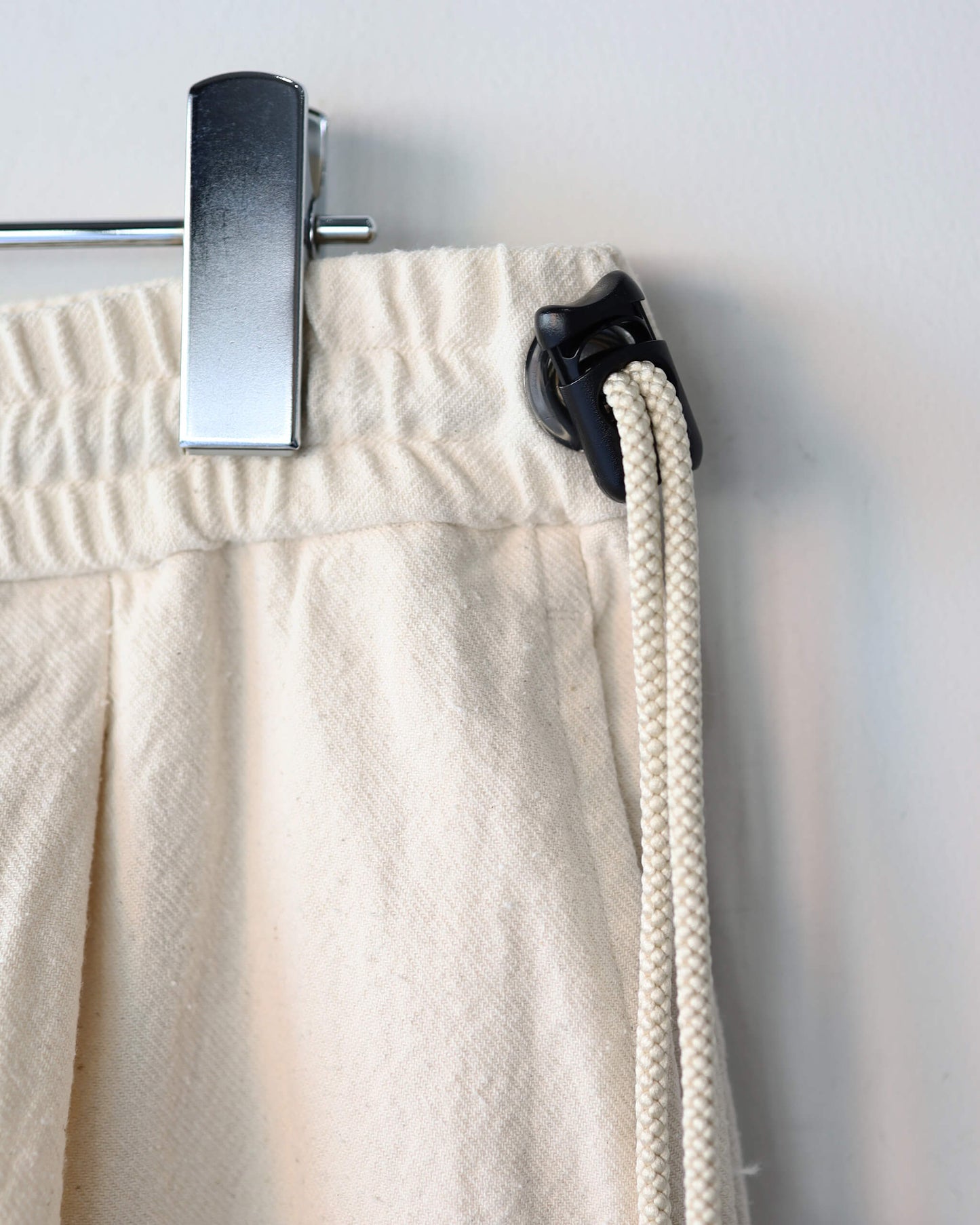 DEEP TUCK-SCN "IVORY"