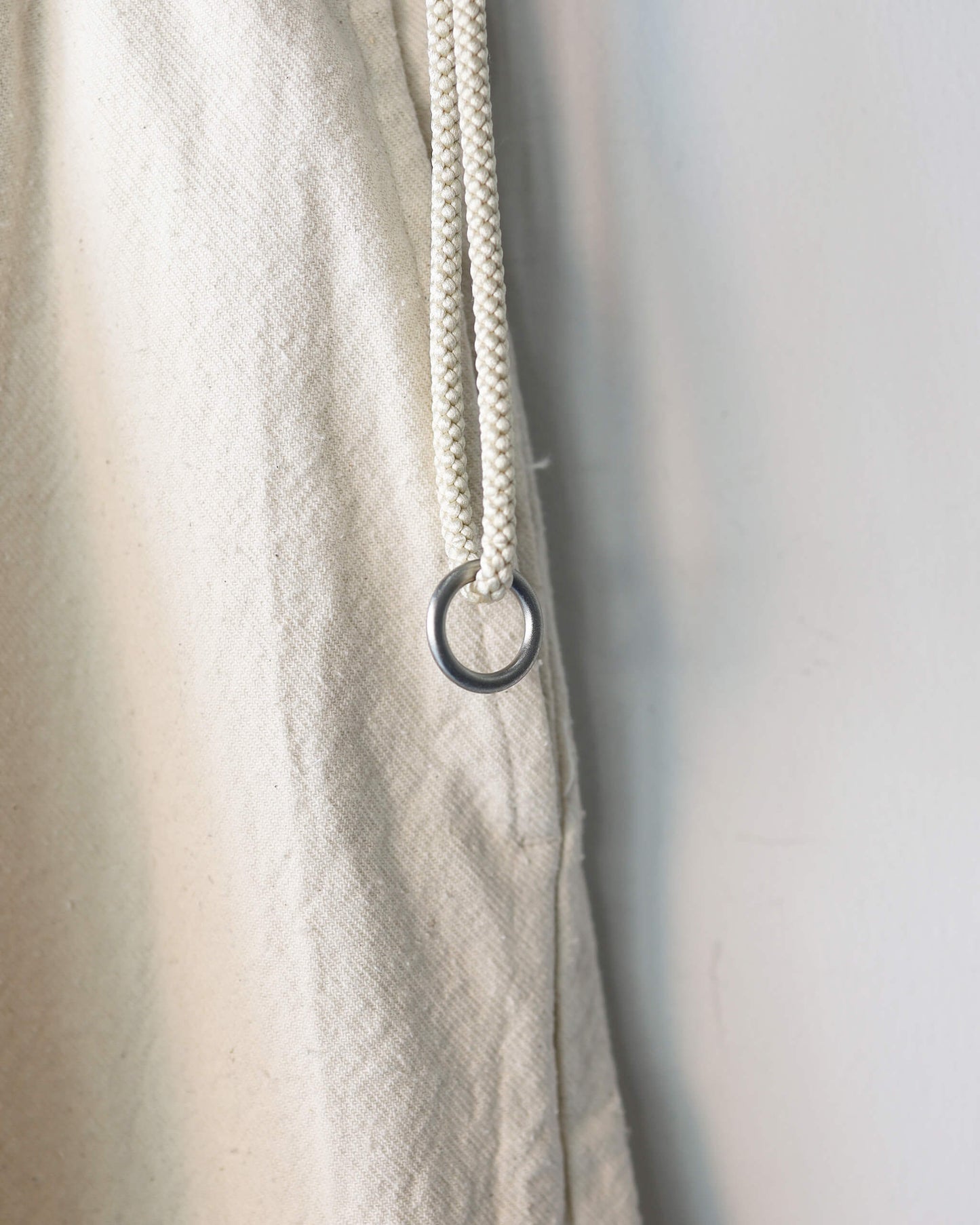 DEEP TUCK-SCN "IVORY"