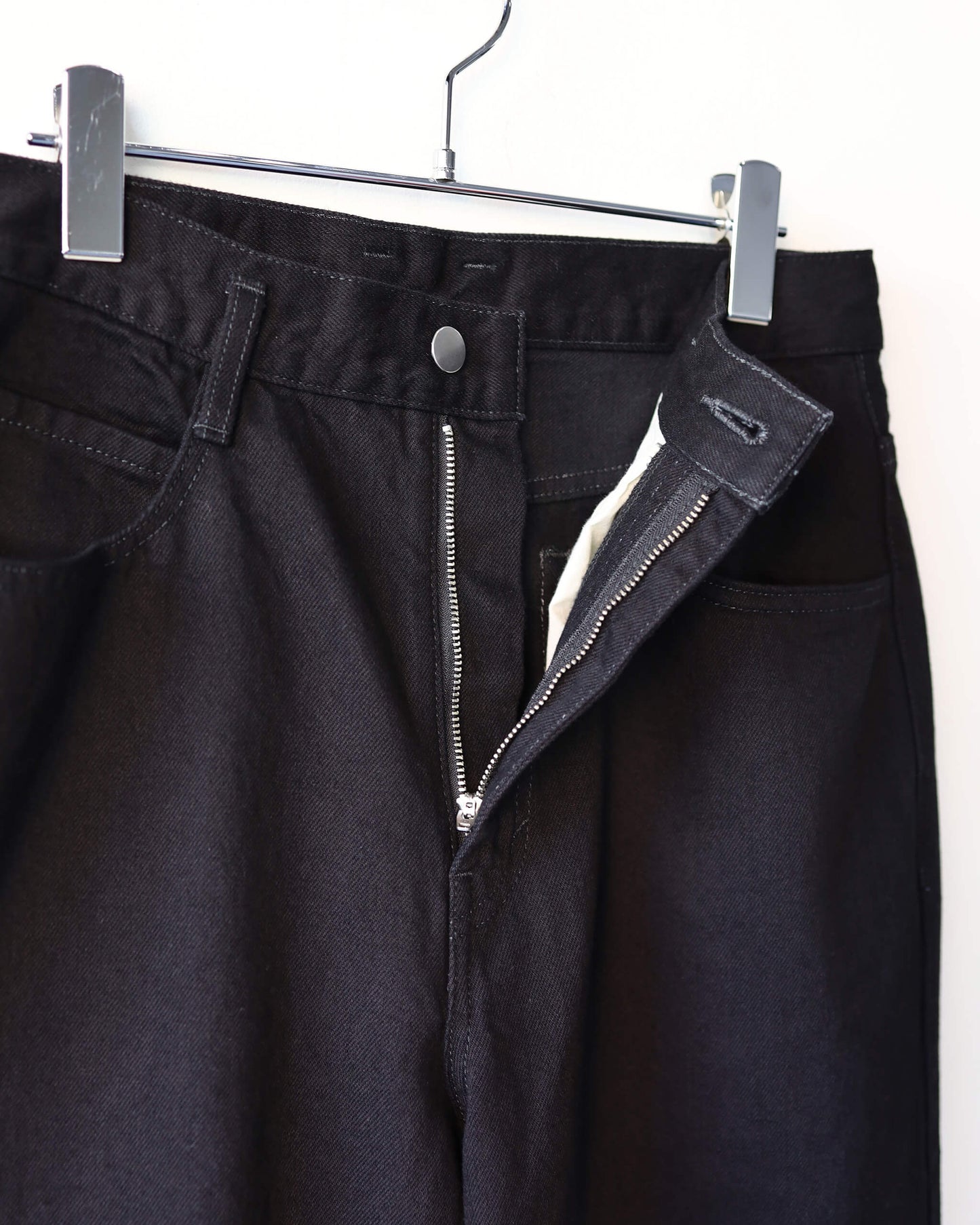 ONE WASH BLACK DENIM  ROBERTS "BLACK"