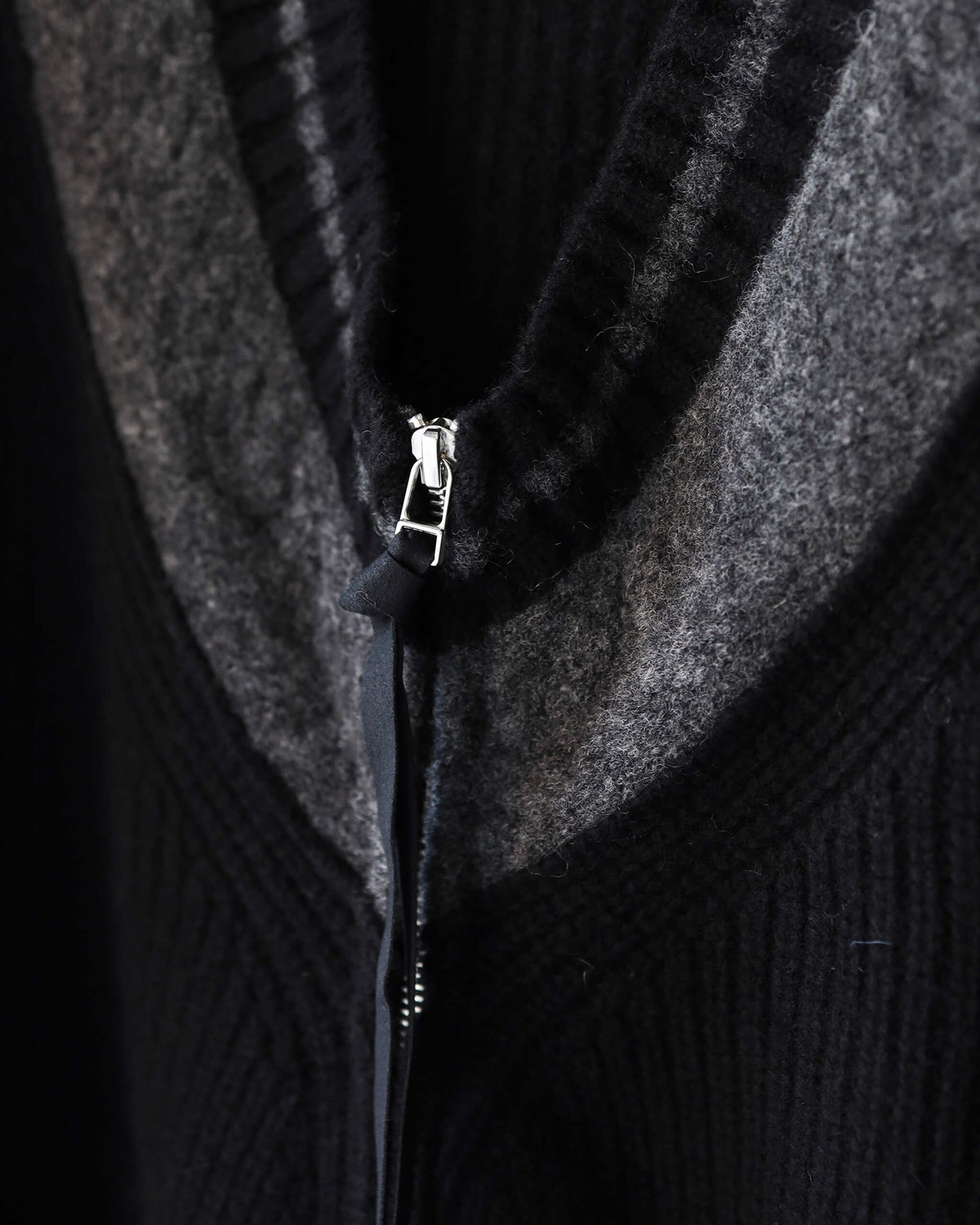 CABLE KNIT CARDIGAN "Bk"