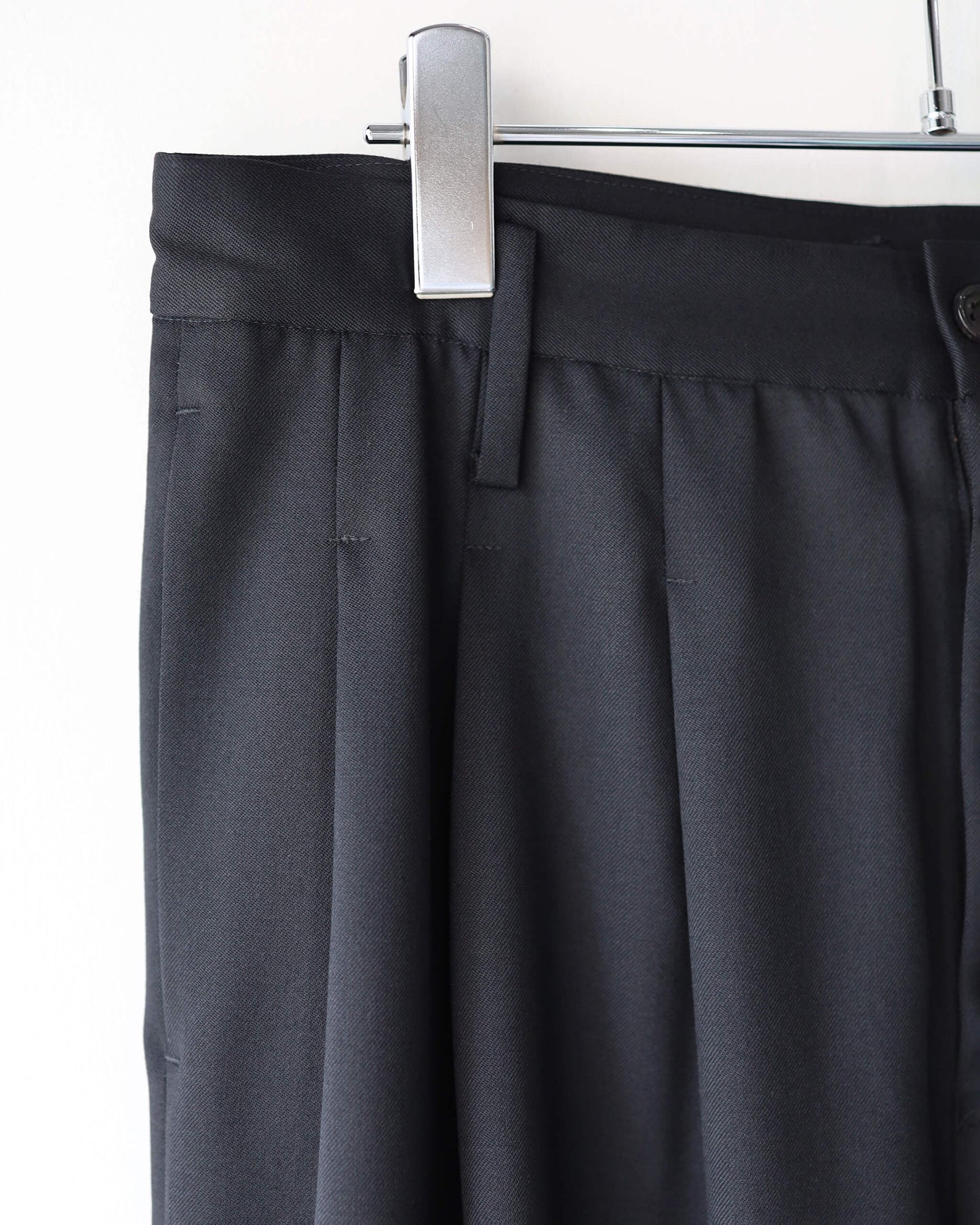WOOL GABARDINE 3PLEAT WIDE SLACKS "BLACK"
