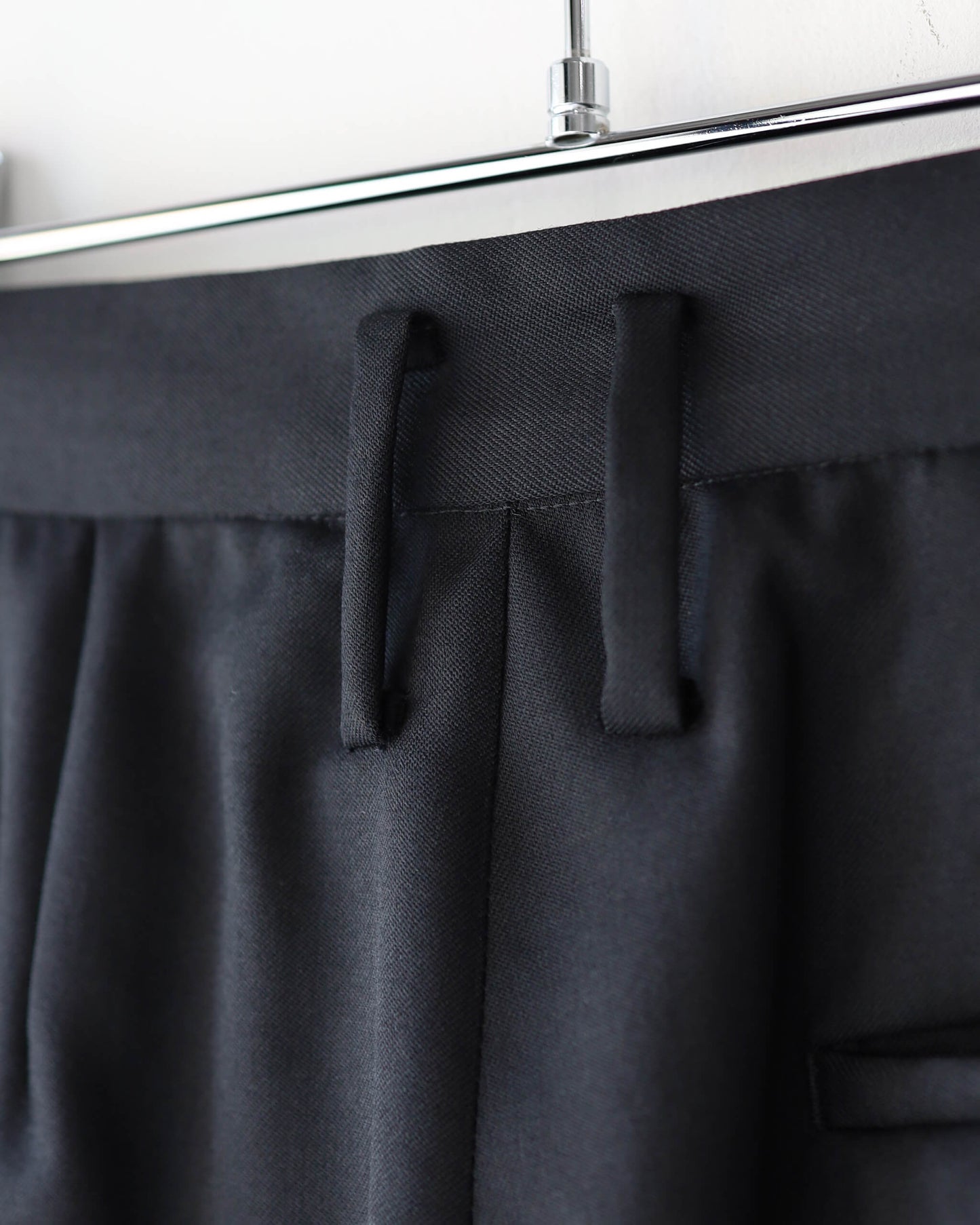 WOOL GABARDINE 3PLEAT WIDE SLACKS "BLACK"