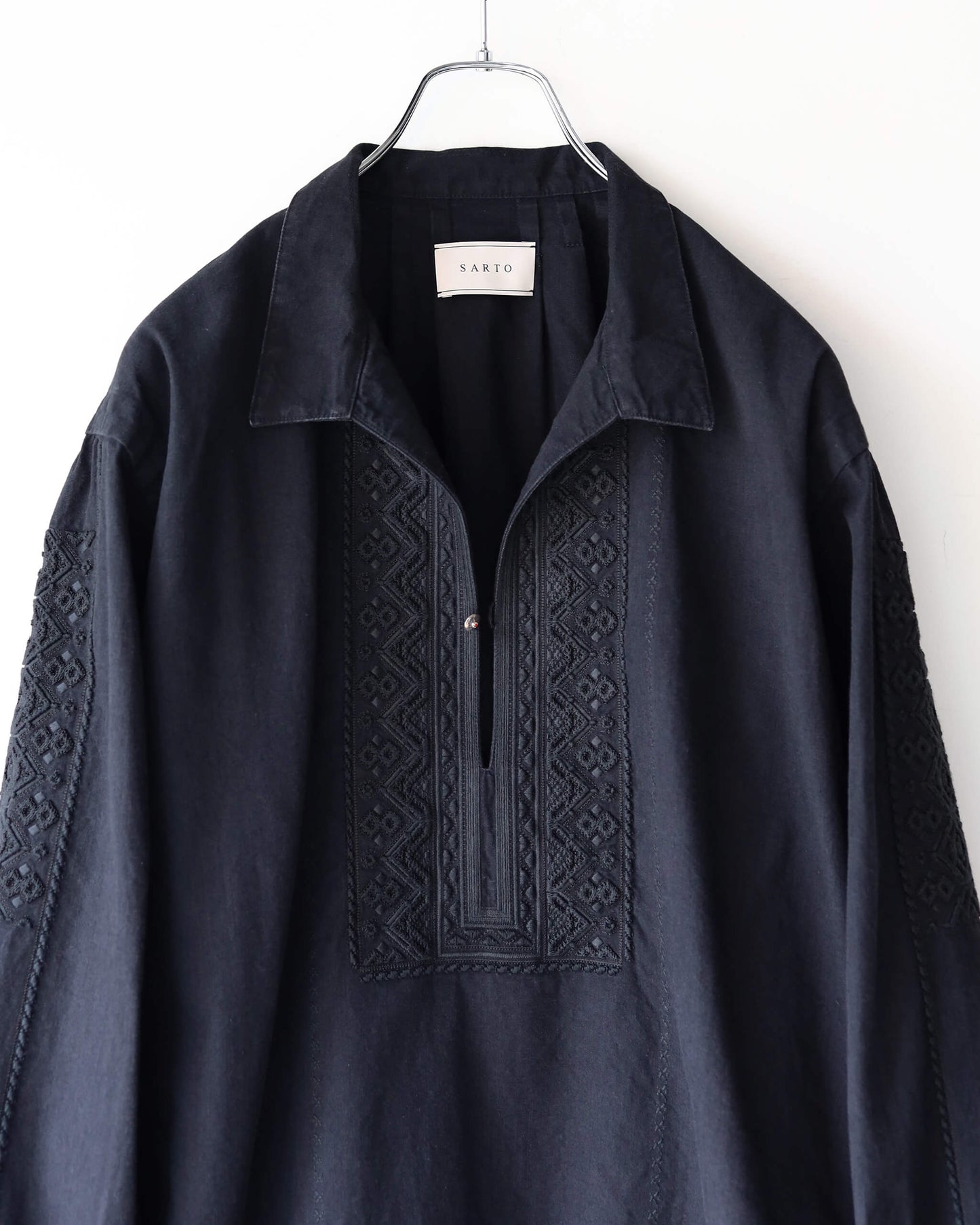 COTTON CHAMBRAY EMBROIDERY SKIPPER SHIRT "BLACK"