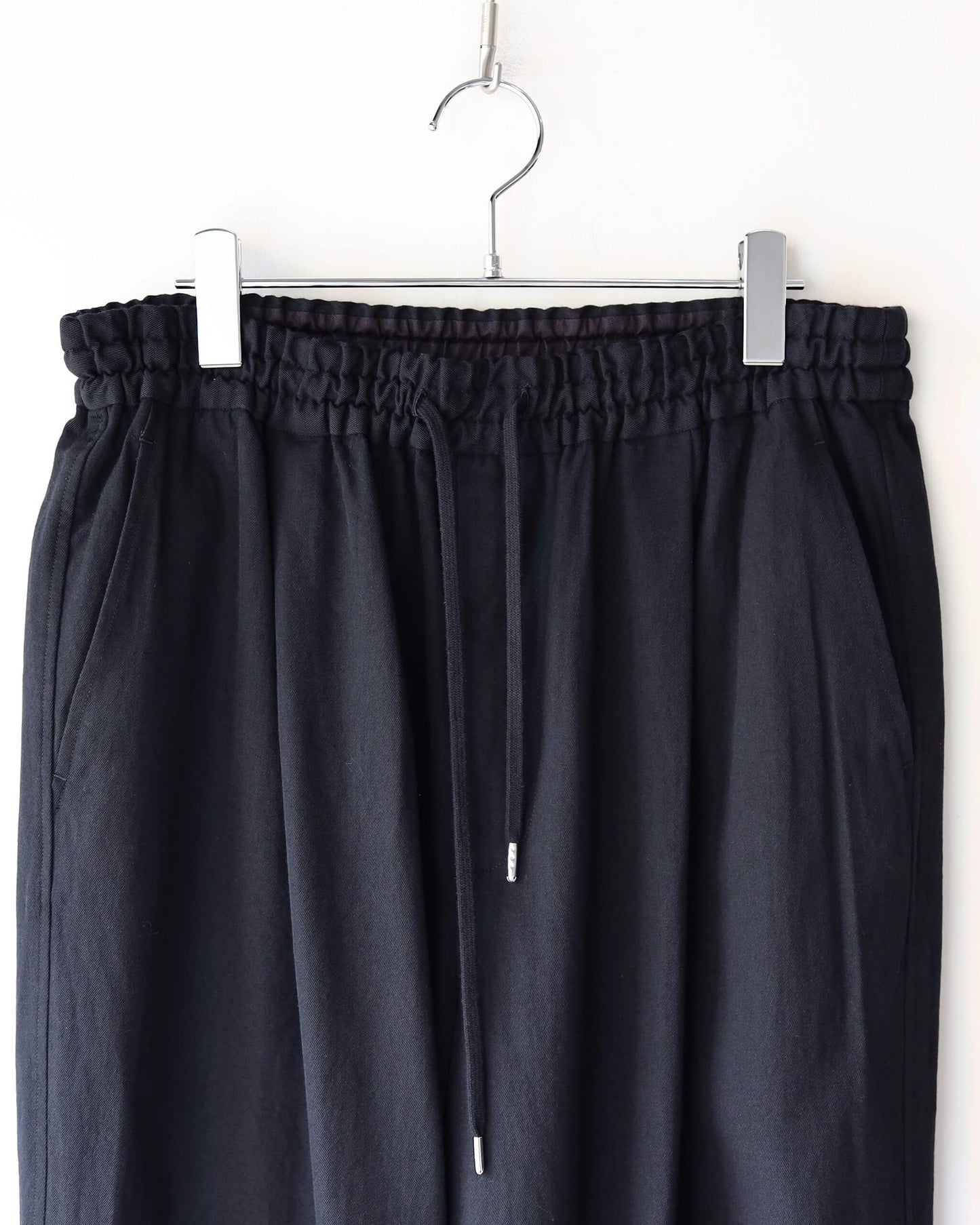 WOOL SILK GABARDINE / RELAXED TROUSER "BLACK"