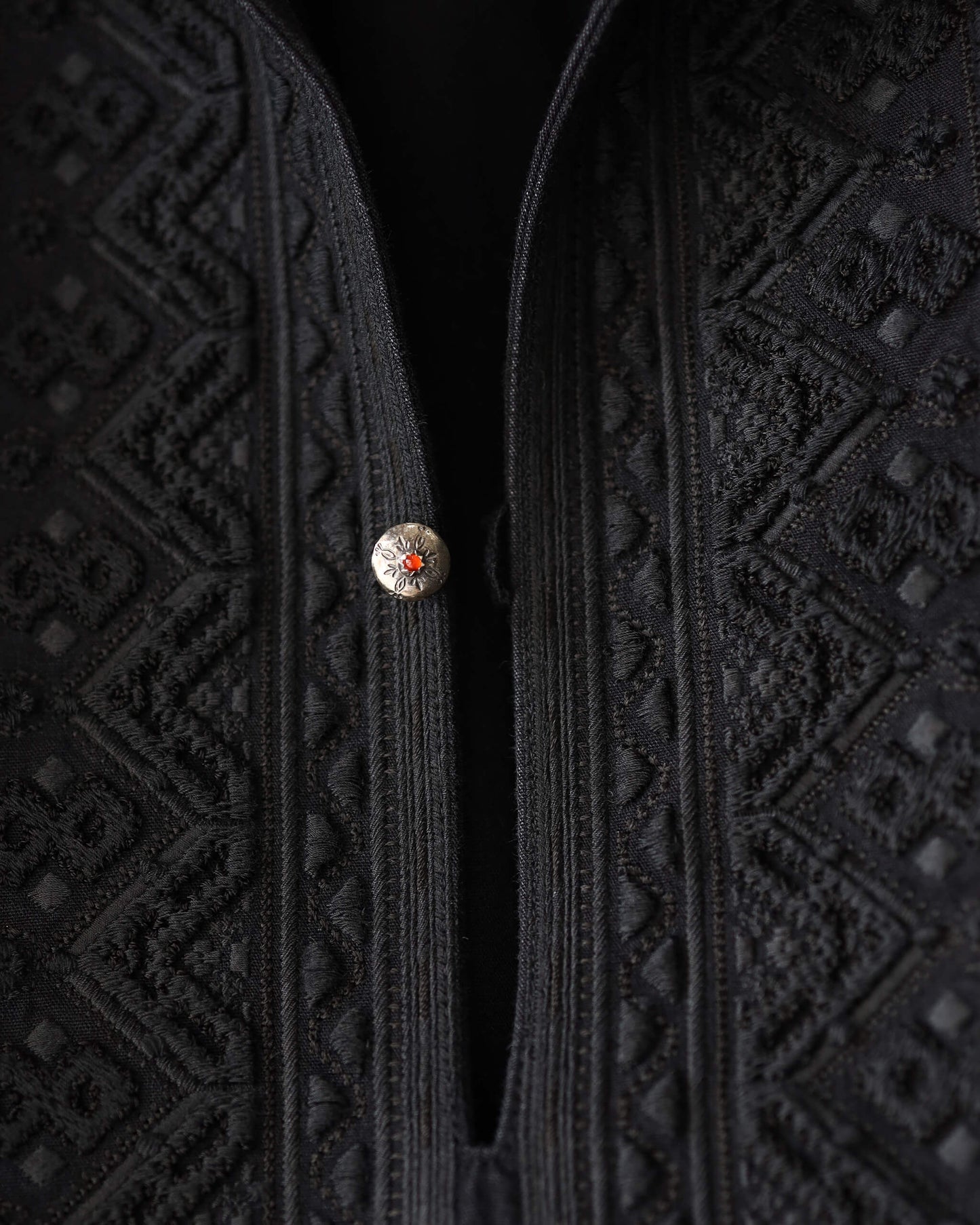 COTTON CHAMBRAY EMBROIDERY SKIPPER SHIRT "BLACK"
