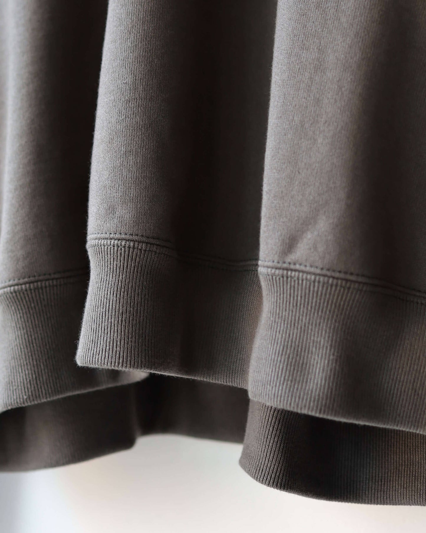 HUGE SWEAT SHORT ORGANIC COTTON HEAVY FLEECE "CHARCOAL"