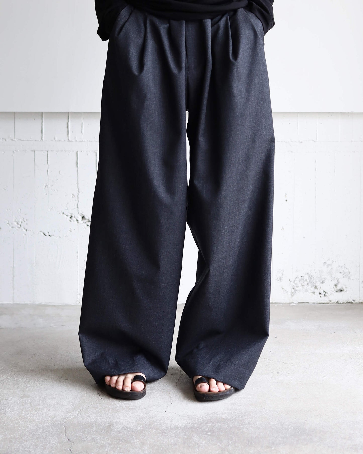 WOOL GABARDINE 3PLEAT WIDE SLACKS "CHARCOAL GRAY"