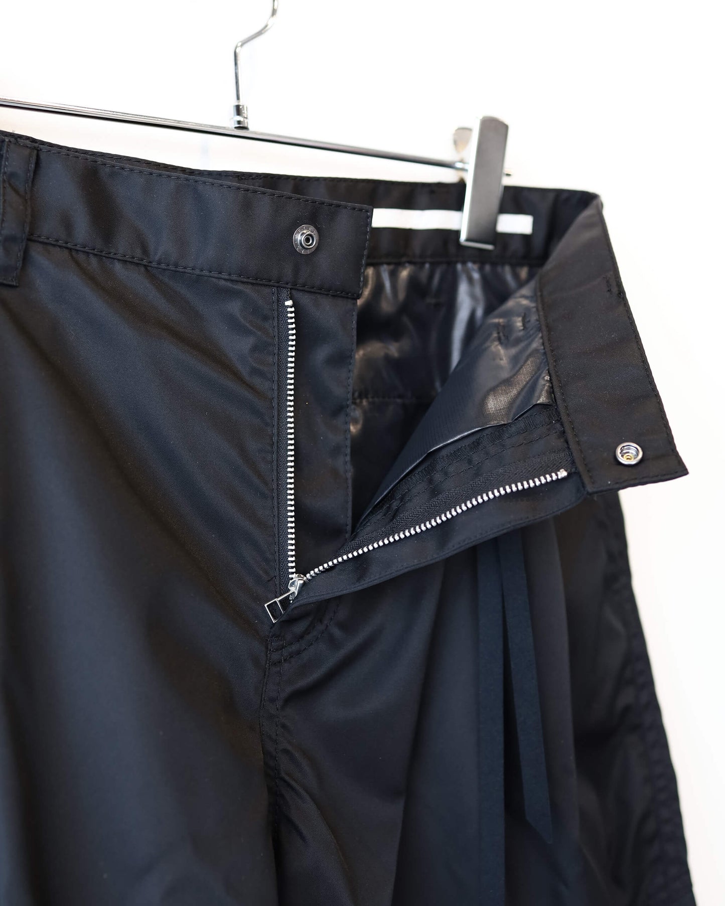 NYLON TRACK PANTS "Bk"