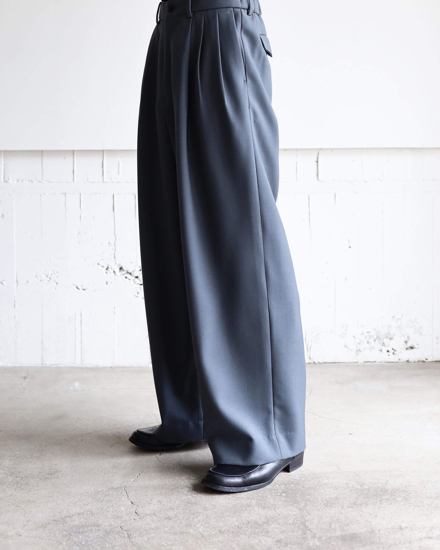 TRIPLE PLEATED WIDE TROUSERS ORGANIC WOOL SURVIVAL CLOTH®︎ "DOLPHIN GRAY"