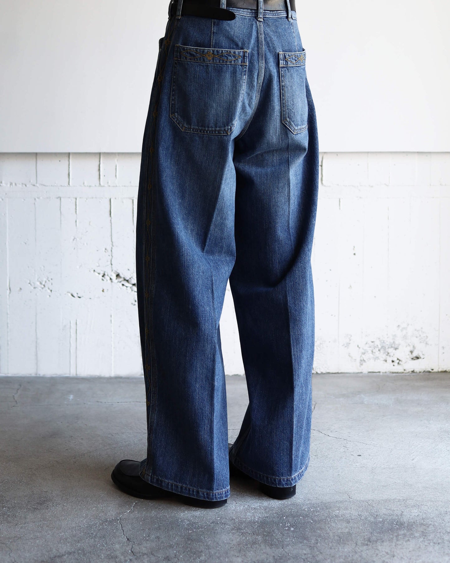 WIDE EMBROIDERY DENIM PANTS "WASHED INDIGO"