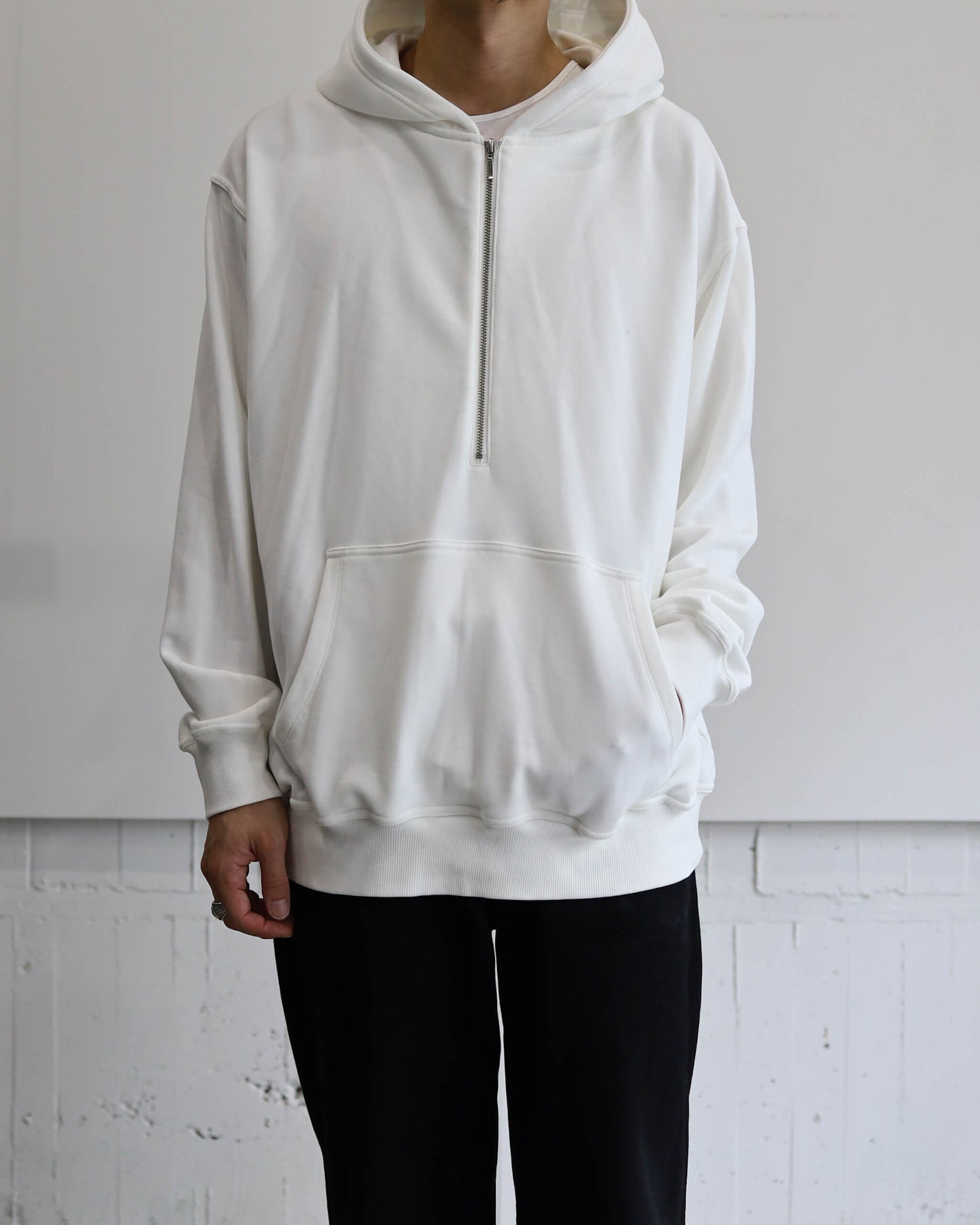 HALF ZIP HOODY "WHITE"