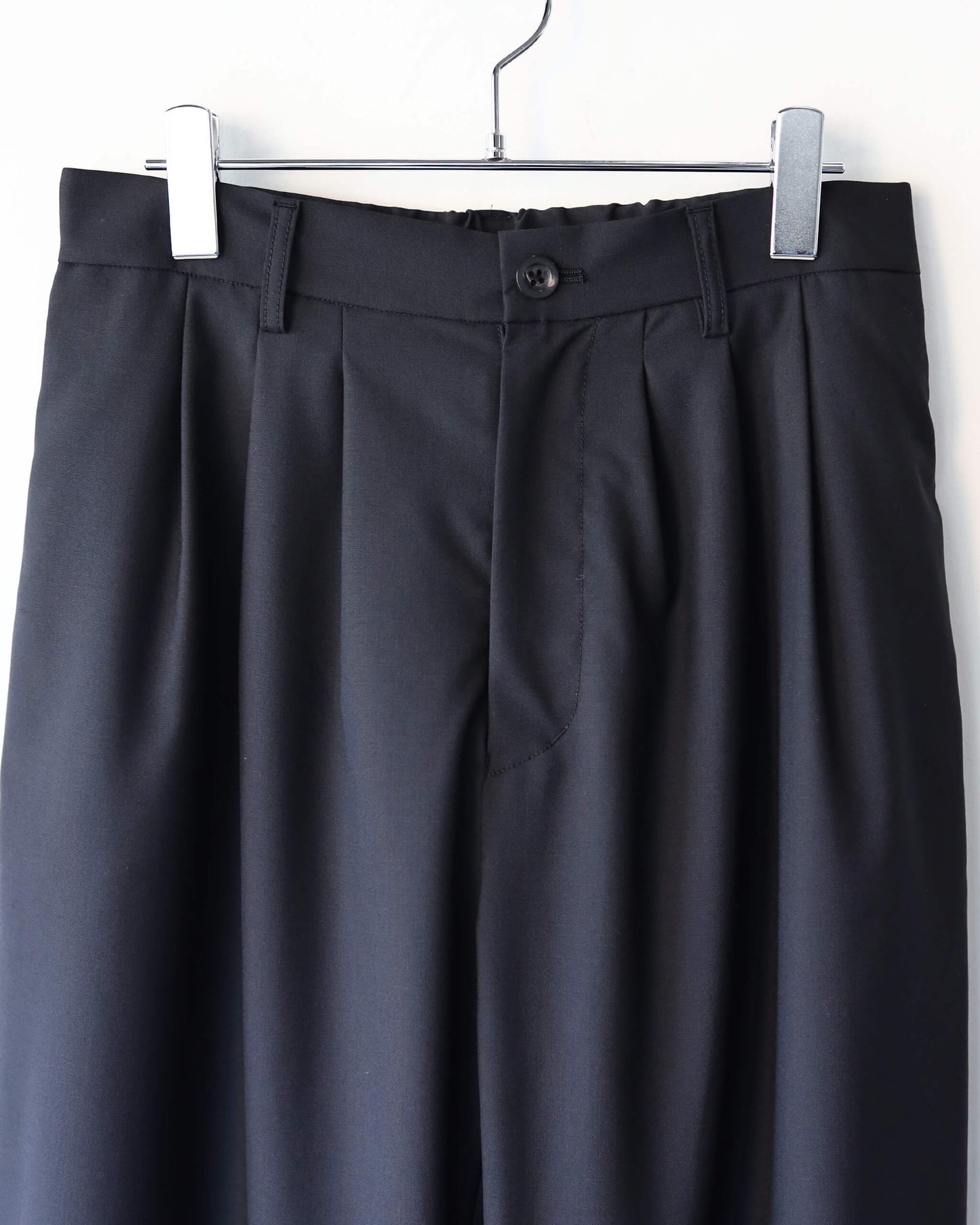 3 TUCK SLACKS "BLACK"