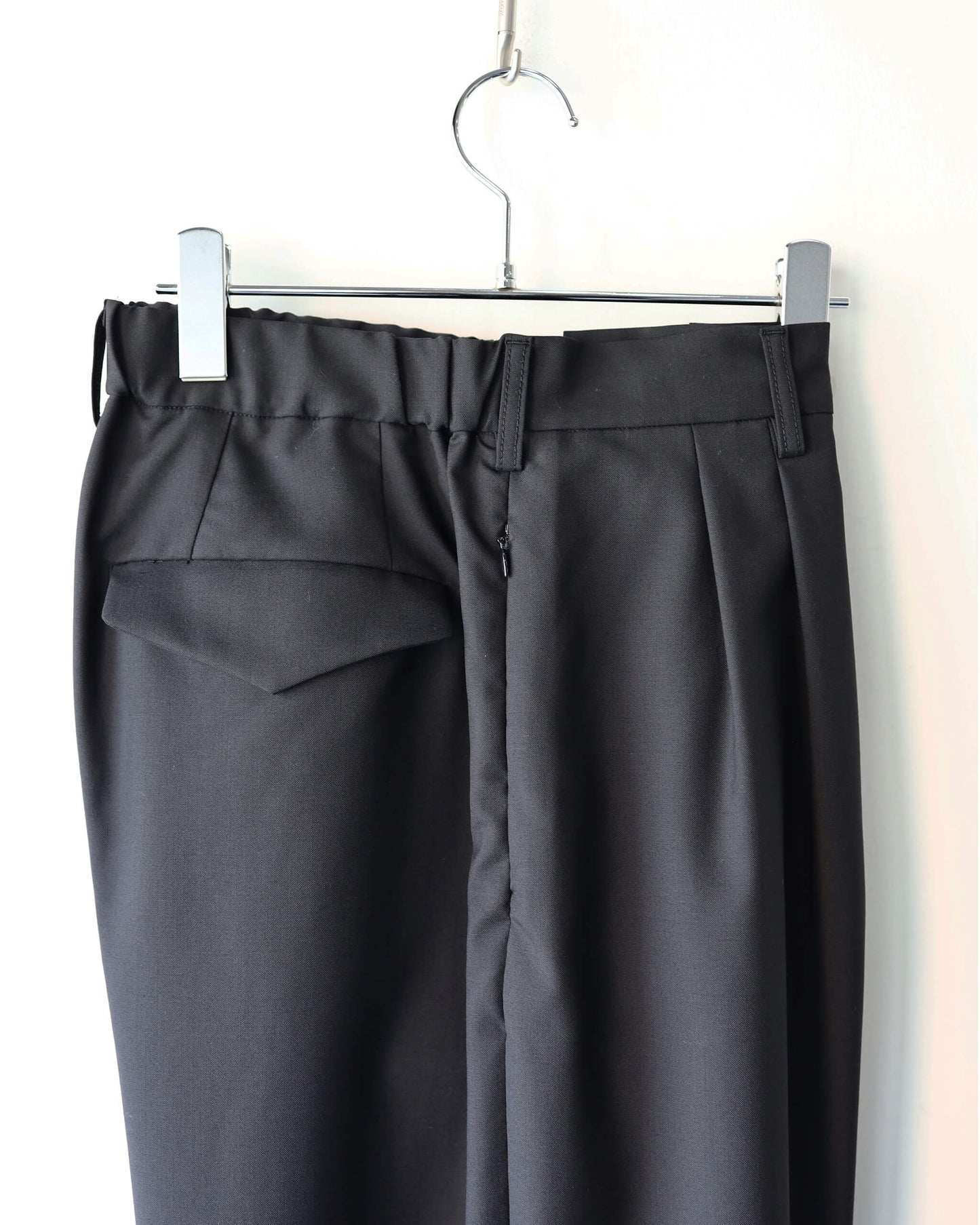 3 TUCK SLACKS "BLACK"