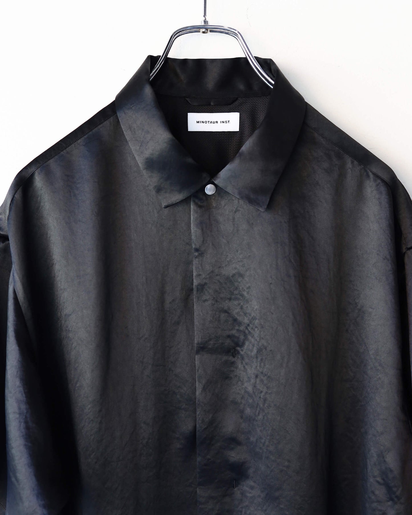 V-SATIN S/S SHIRTS "BLACK"