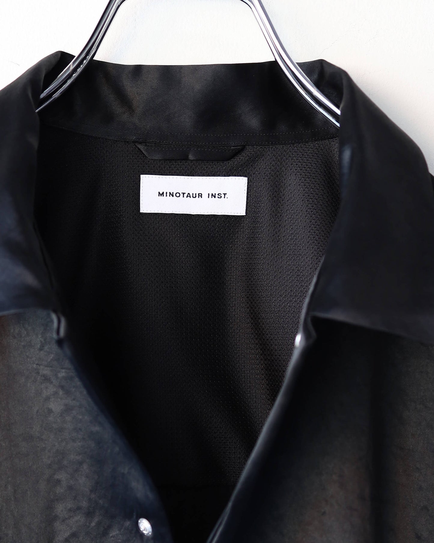 V-SATIN S/S SHIRTS "BLACK"