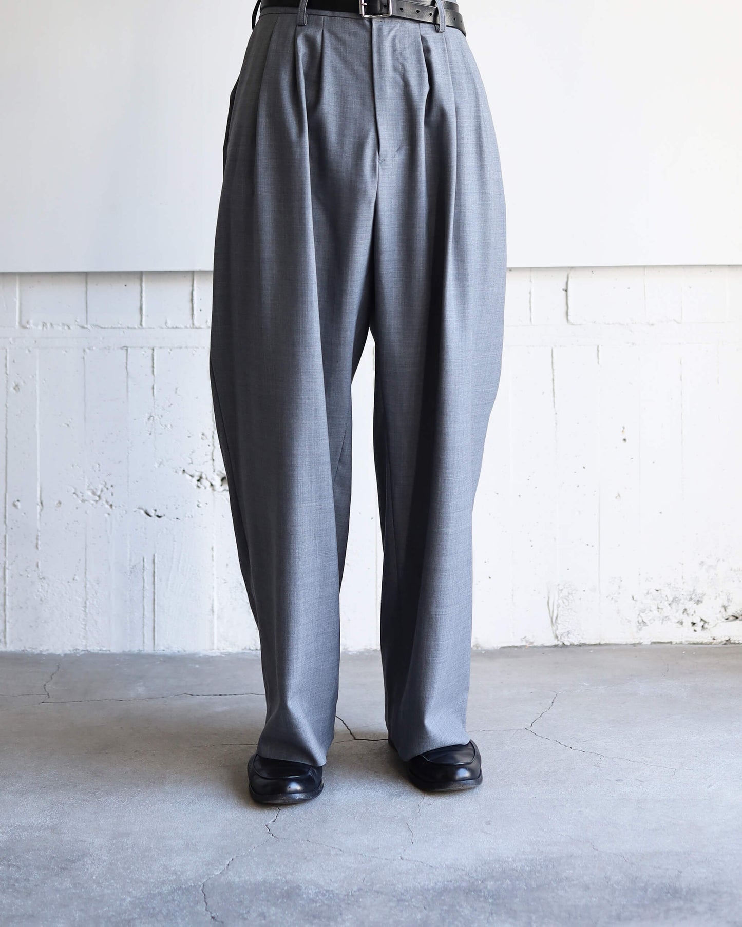 3 TUCK SLACKS "GRAY"