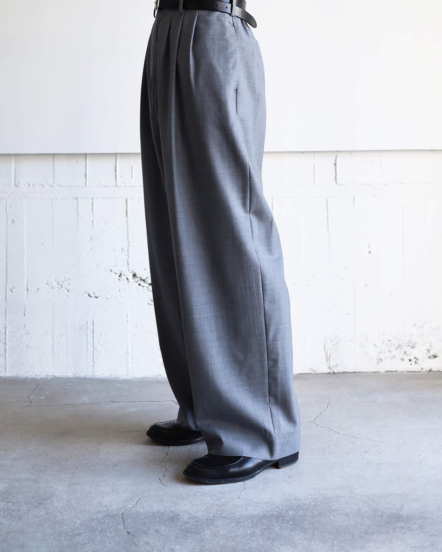 3 TUCK SLACKS "GRAY"
