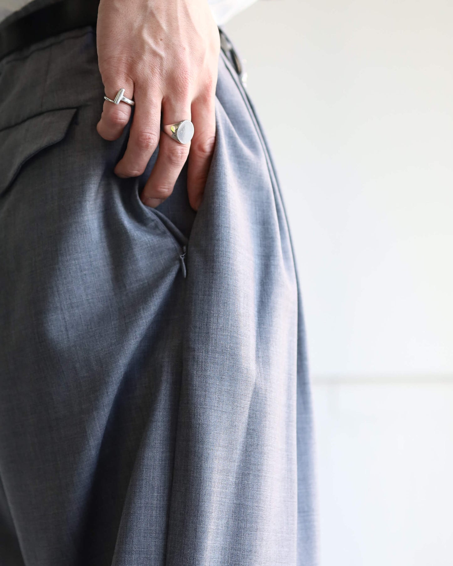 3 TUCK SLACKS "GRAY"