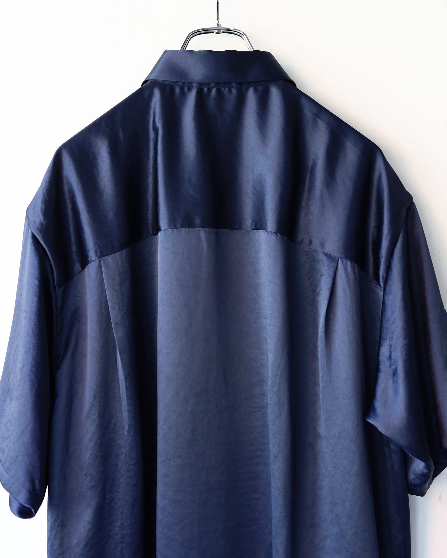 V-SATIN S/S SHIRTS "NAVY"