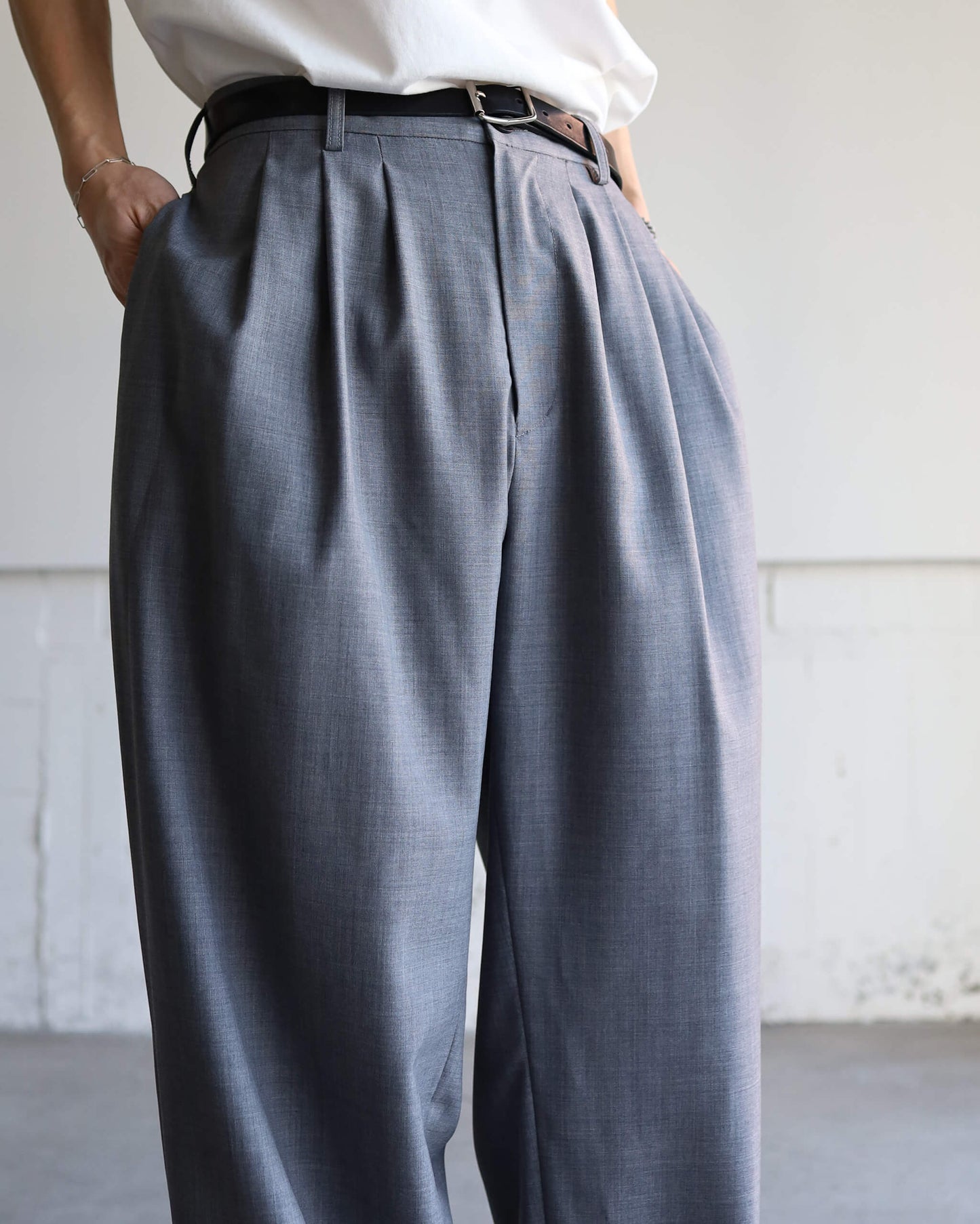 3 TUCK SLACKS "GRAY"