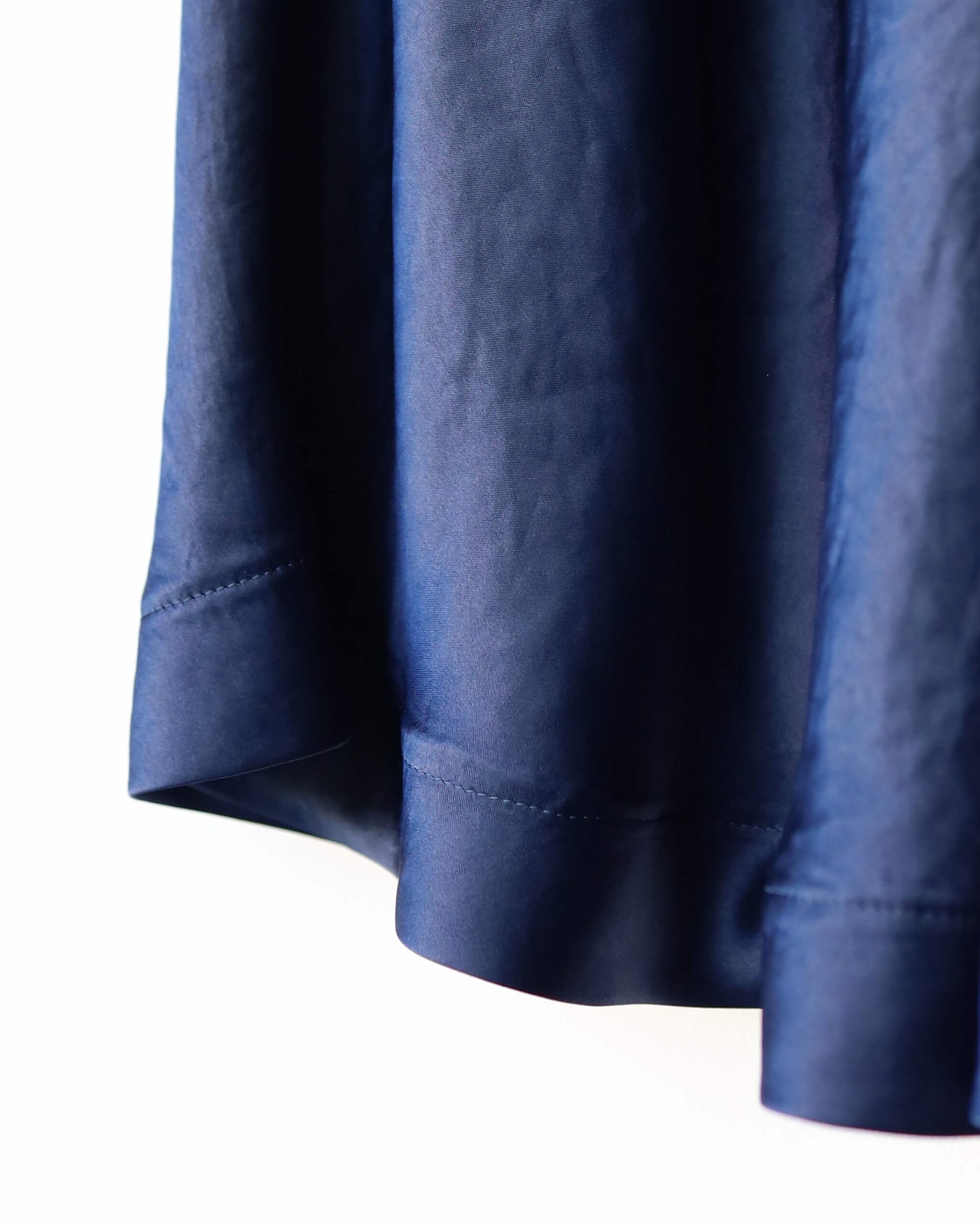 V-SATIN SKIRT "NAVY"
