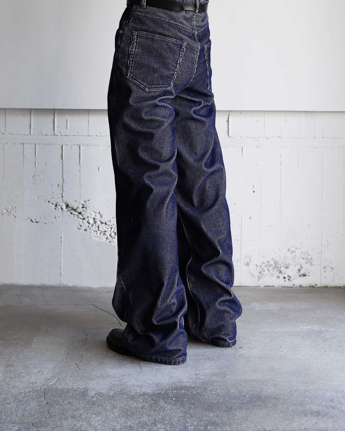 FLOCKY CORDUROY PANTS - WIDE "LIGHT GREY × NAVY"