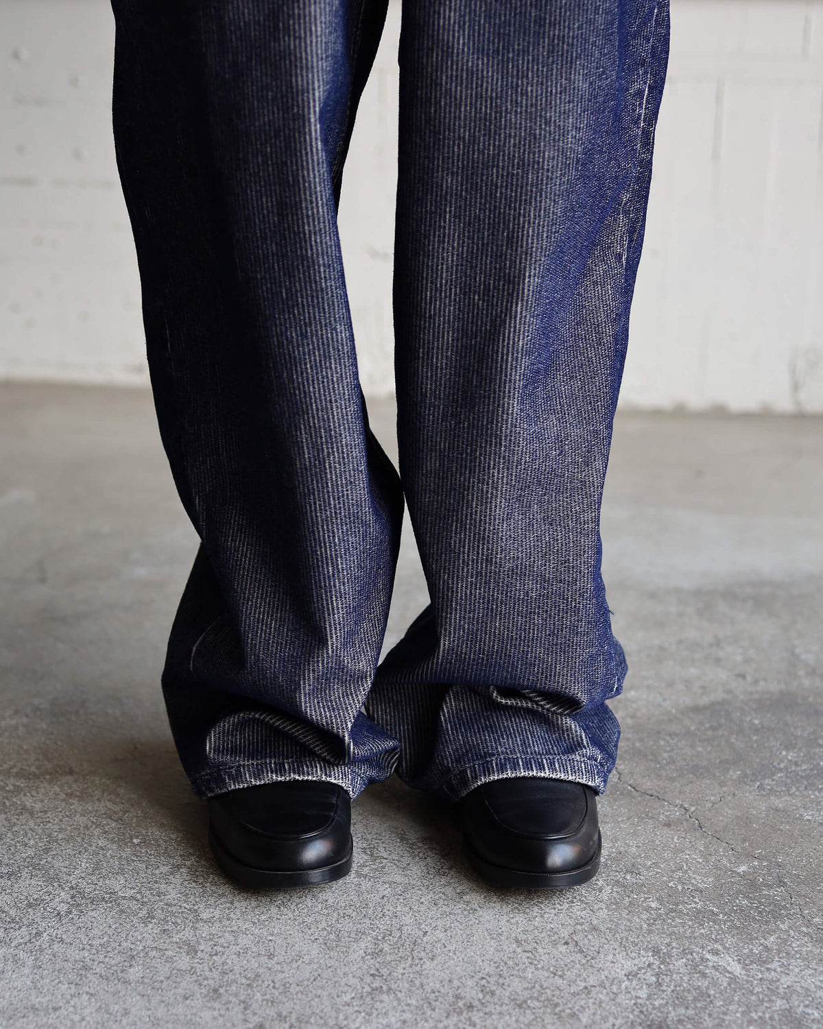 FLOCKY CORDUROY PANTS - WIDE "LIGHT GREY × NAVY"
