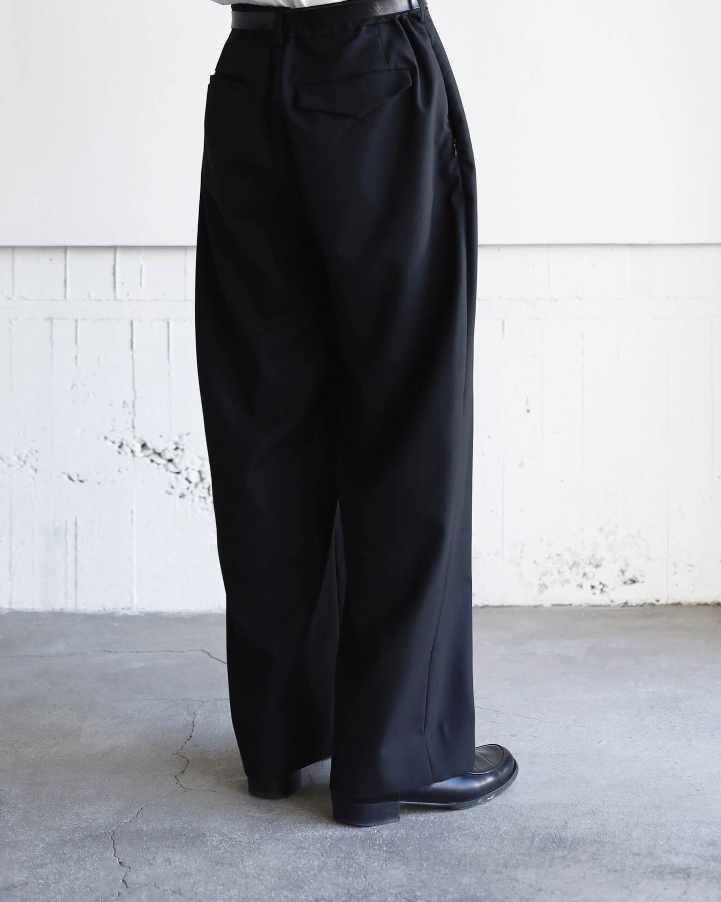 3 TUCK SLACKS "BLACK"