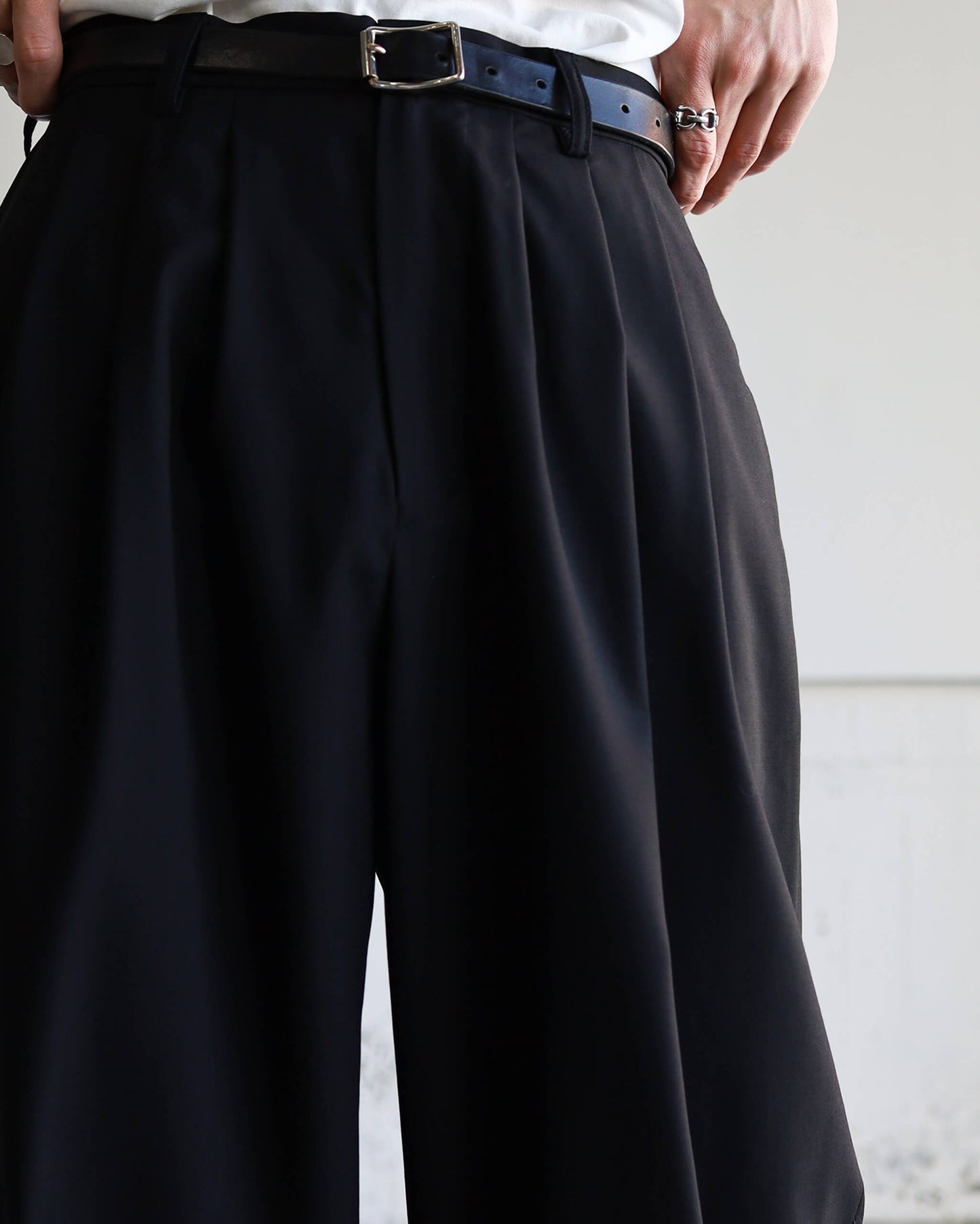 3 TUCK SLACKS "BLACK"