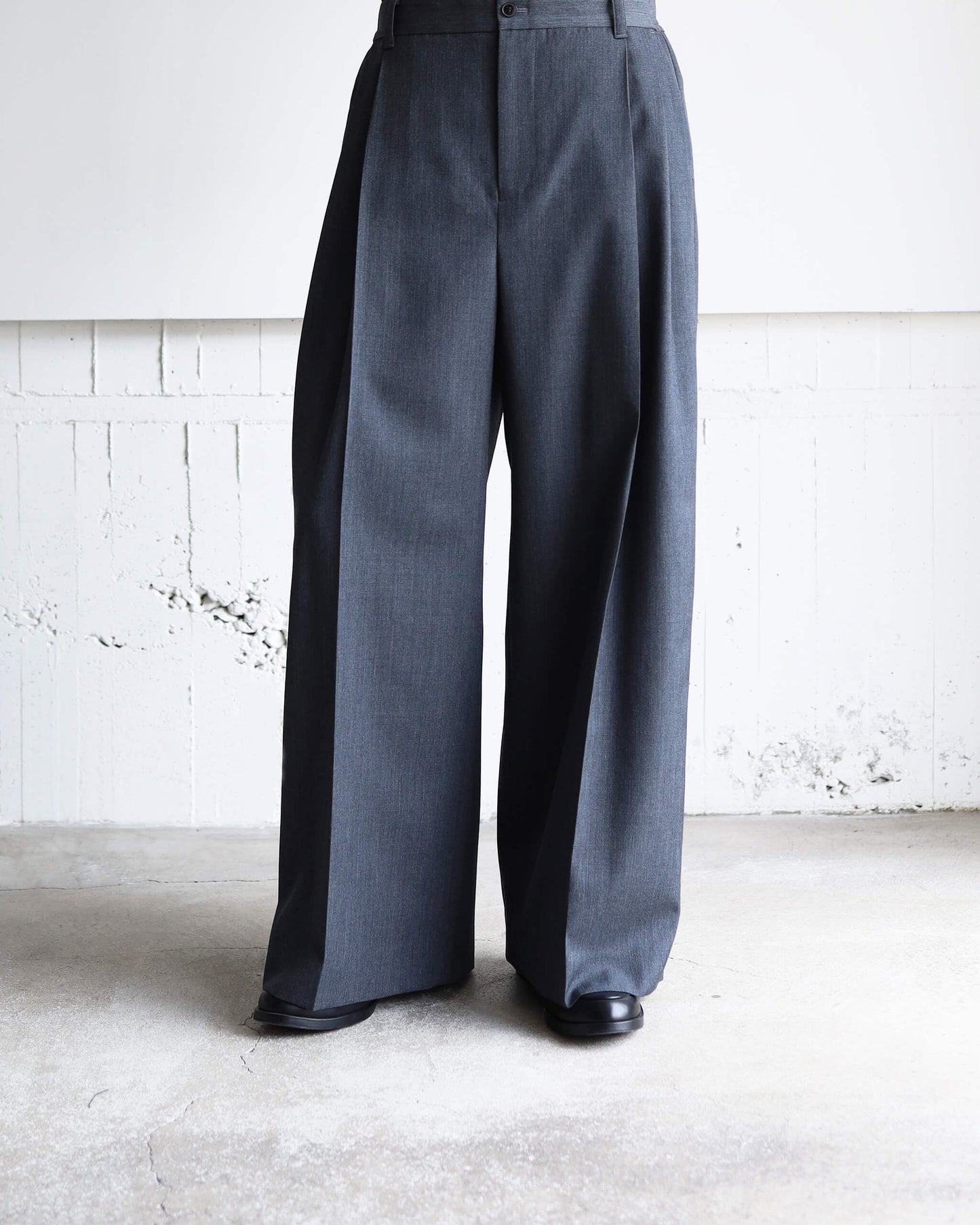 MAKOTO TROUSERS -PLEATED WIDE- "CHARCOAL"