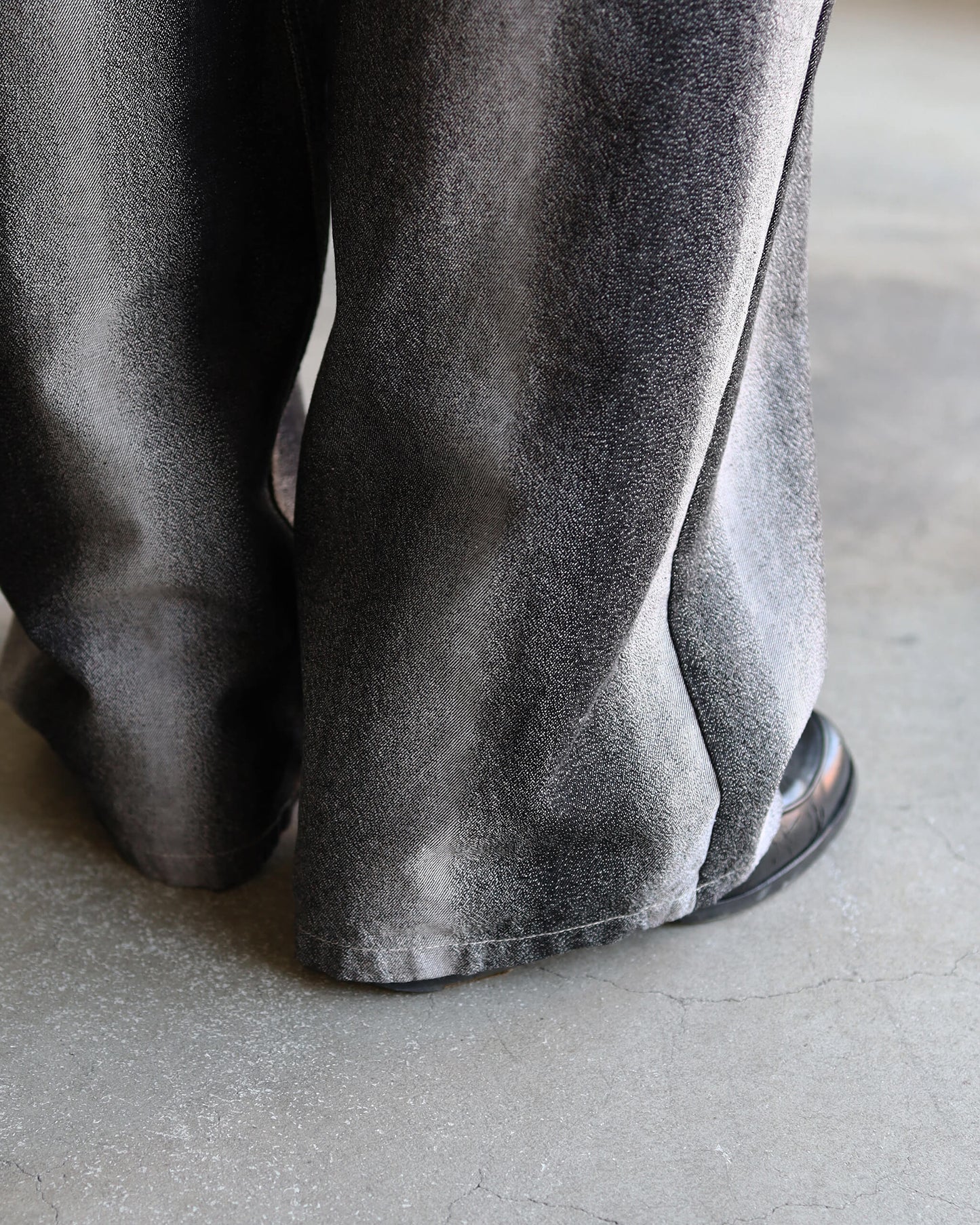 GRADATION DENIM PANTS (BUGGY) "BLACK"