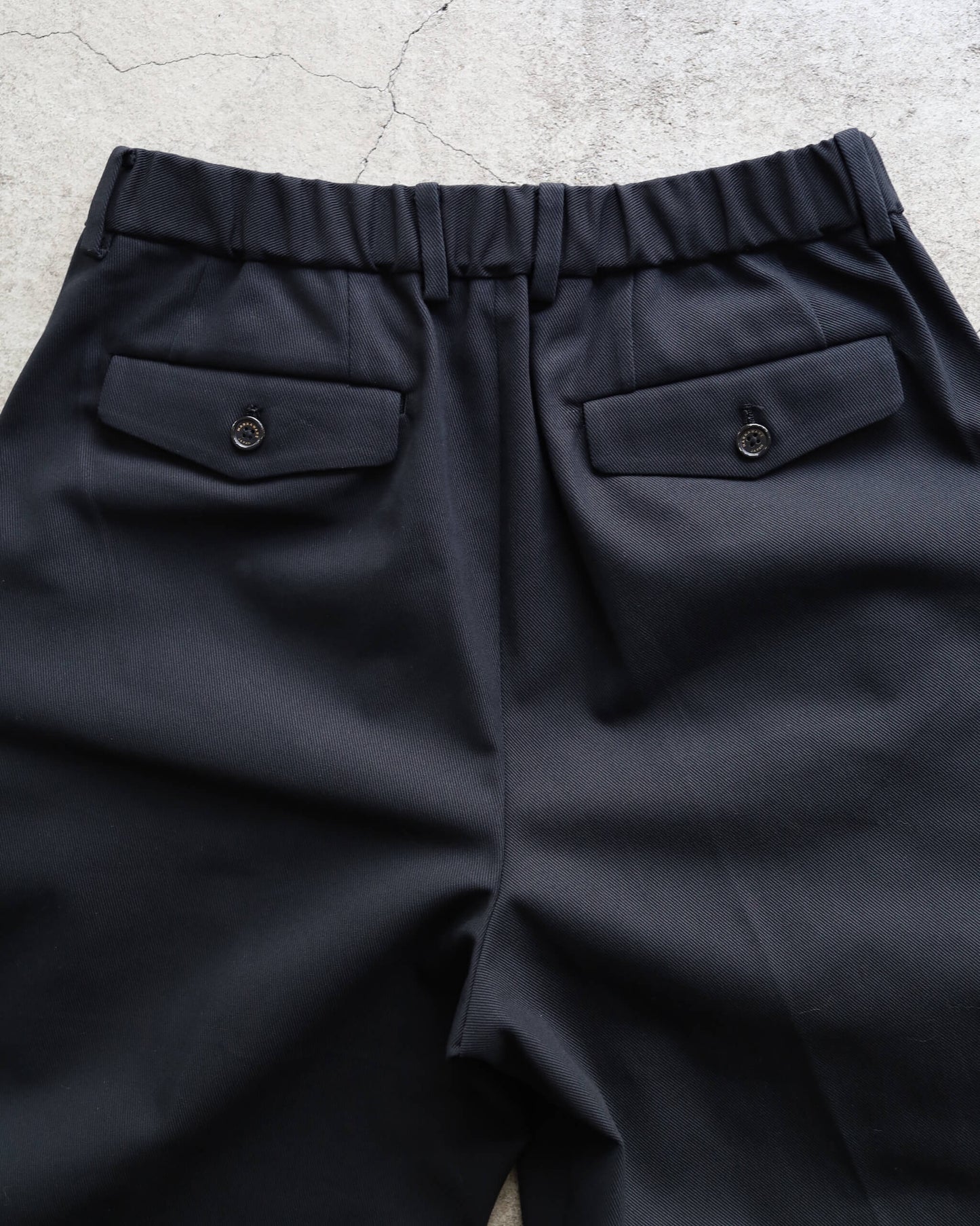 TRIPLE PLEATED WIDE TROUSERS ORGANIC COTTON SURVIVAL CLOTH "BLACK"