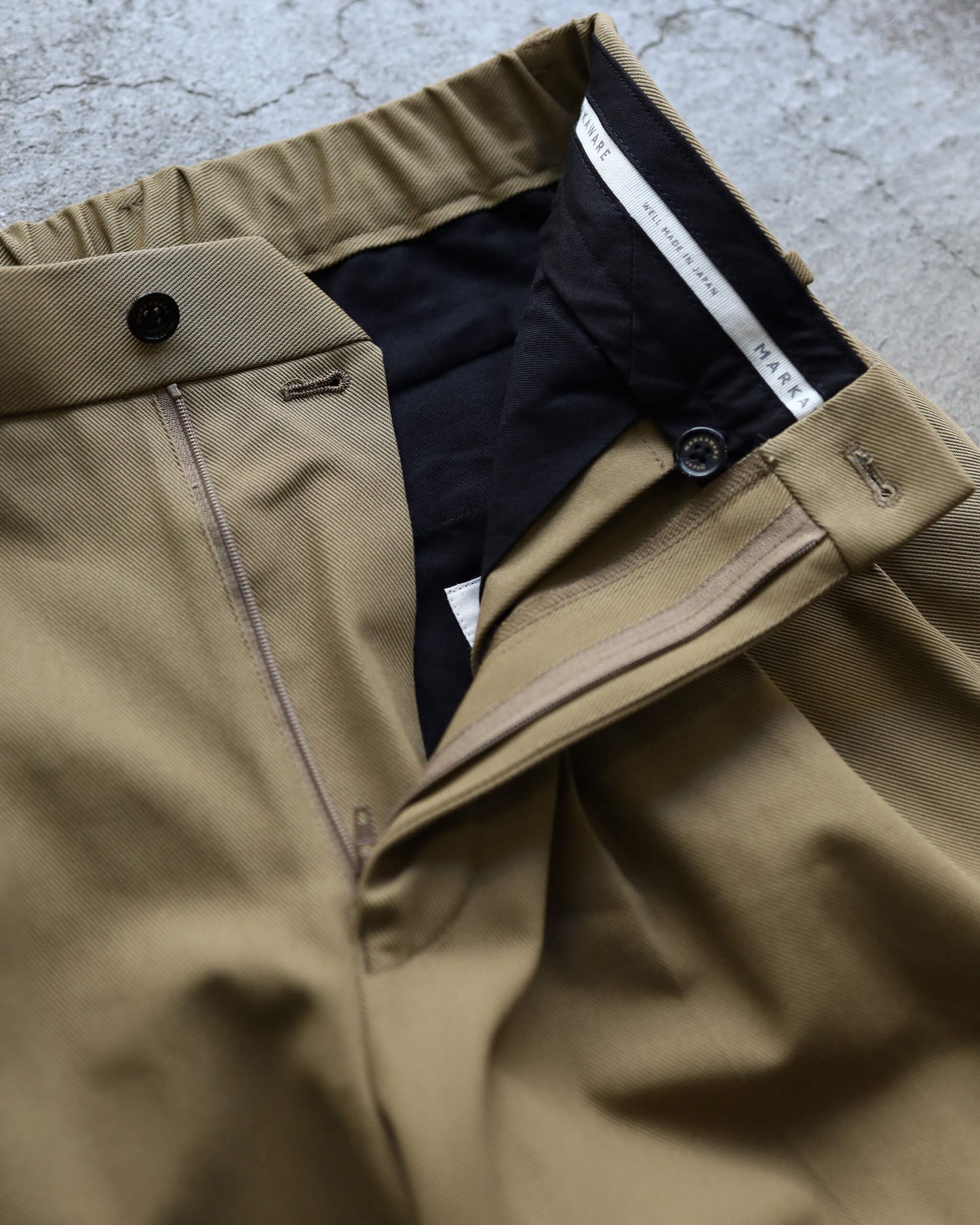 TRIPLE PLEATED WIDE TROUSERS ORGANIC COTTON SURVIVAL CLOTH "BEIGE"