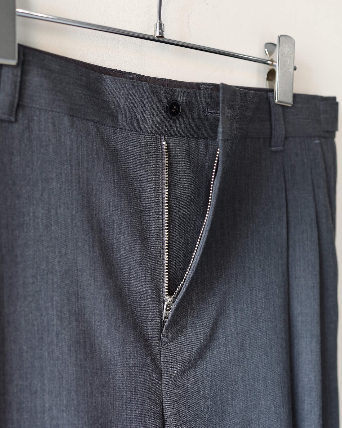 MAKOTO TROUSERS -PLEATED WIDE- "CHARCOAL"