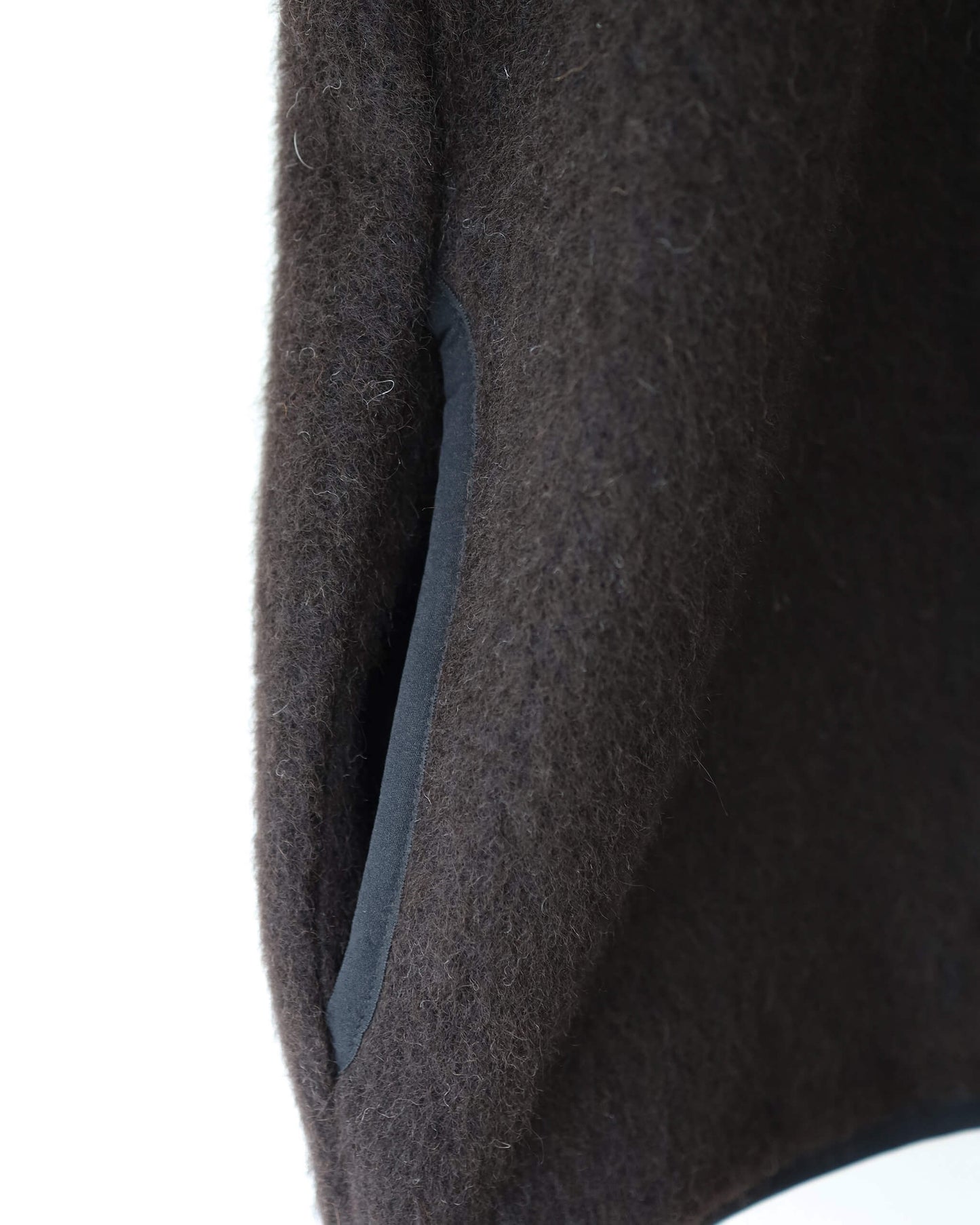 TRACK JUMPER NATURAL COLOR ALPACA FLEECE "NATURAL BLACK"