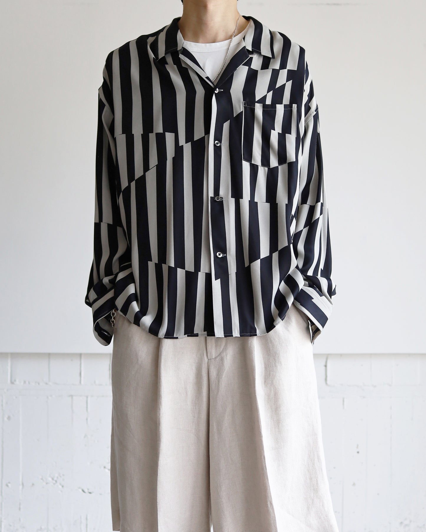 OPEN COLLAR SHIRT "WHITE × BLACK"